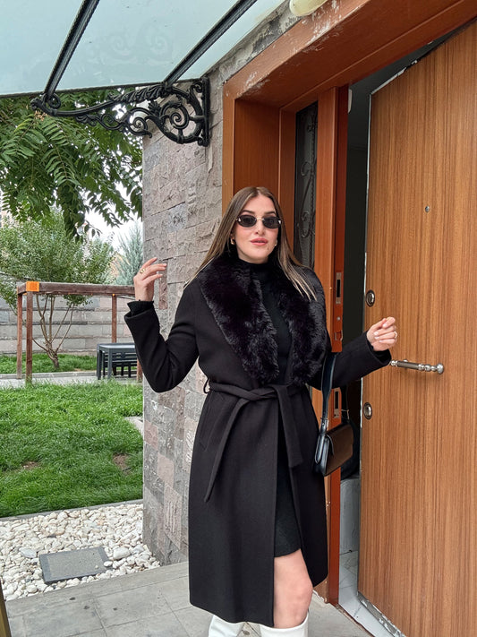 Yakası Çıkarılabilir Kürklü Kaban - SİYAH