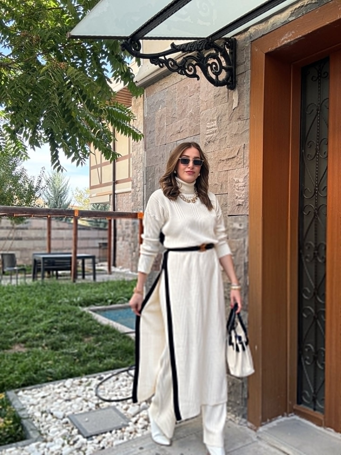 Yırtmaçlı Yan Şeritli Tasarım Model Takım LATTE