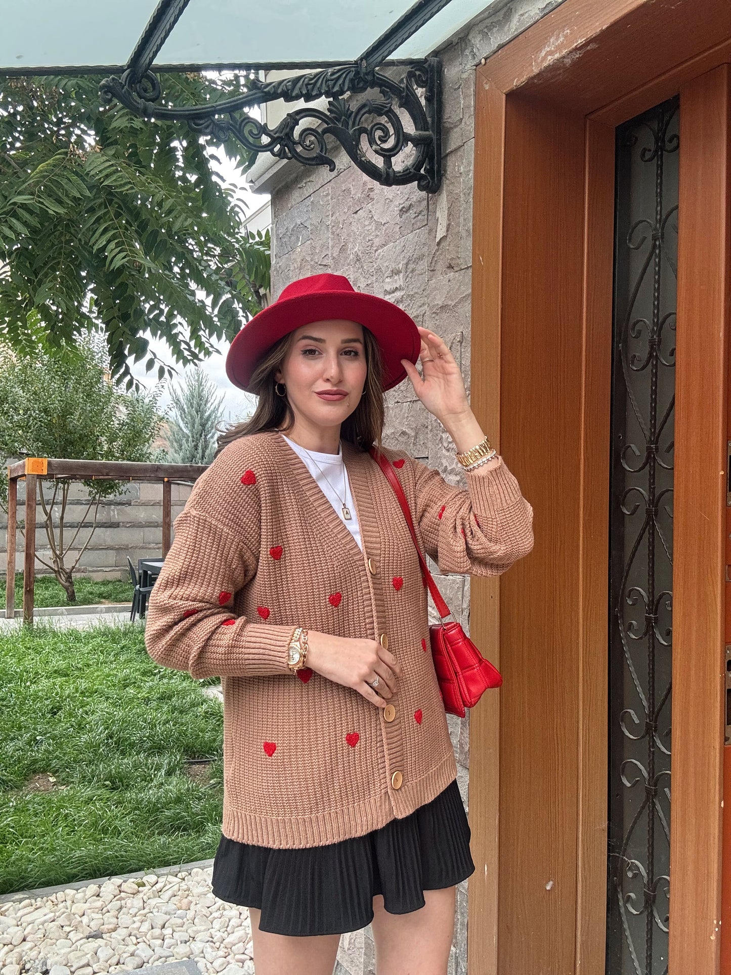 Küçük Kalpli Düğmeli Hırka - CAMEL