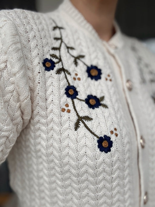 Çiçek Nakışlı Triko Hırka LATTE