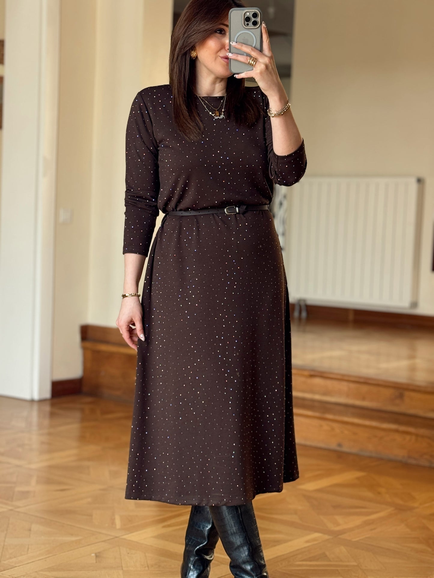 Kemerli Oys Taşlı Elbise-KAHVERENGİ