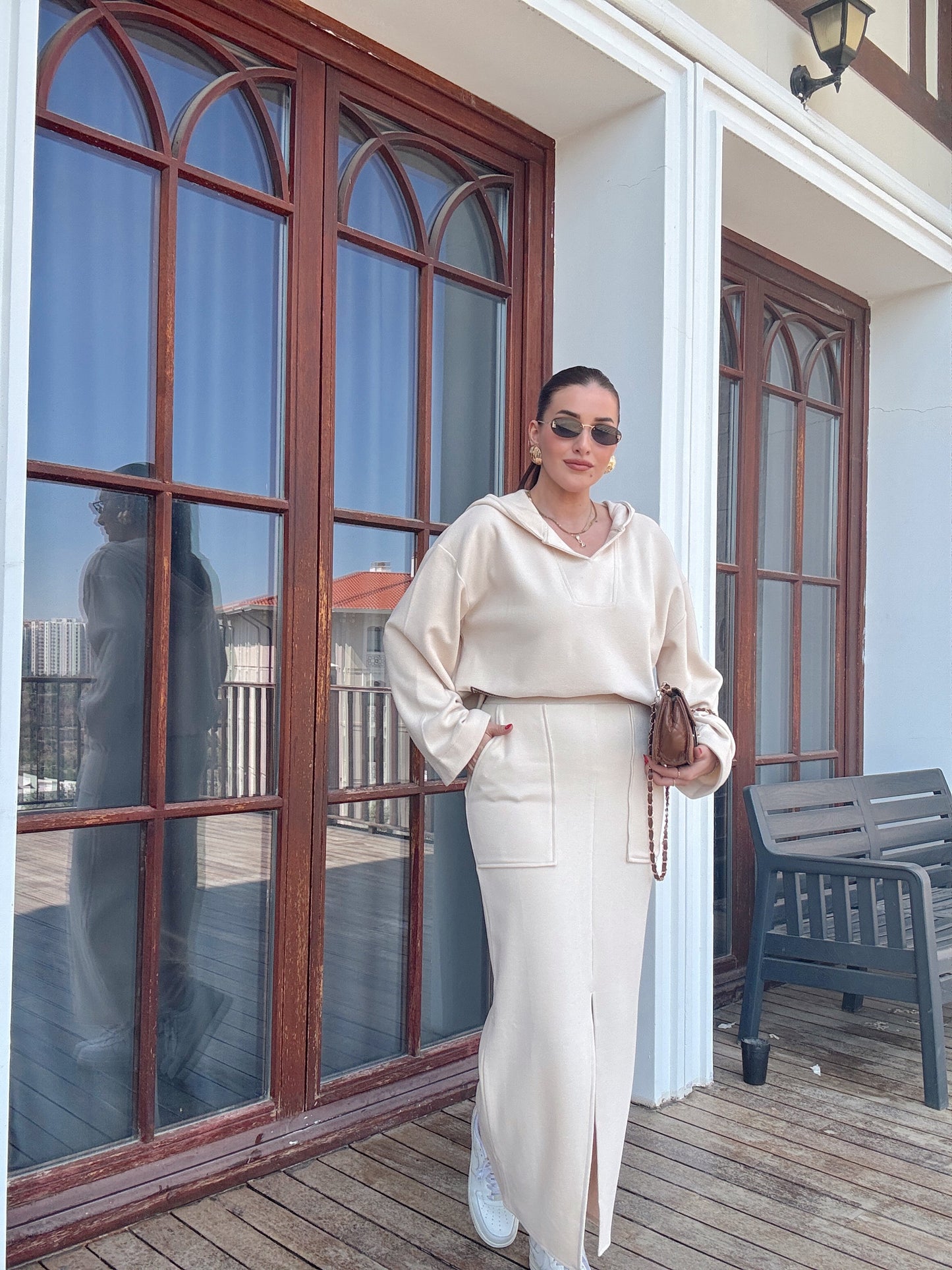 V yaka Kapüşonlu Yırtmaçlı etek takım bej