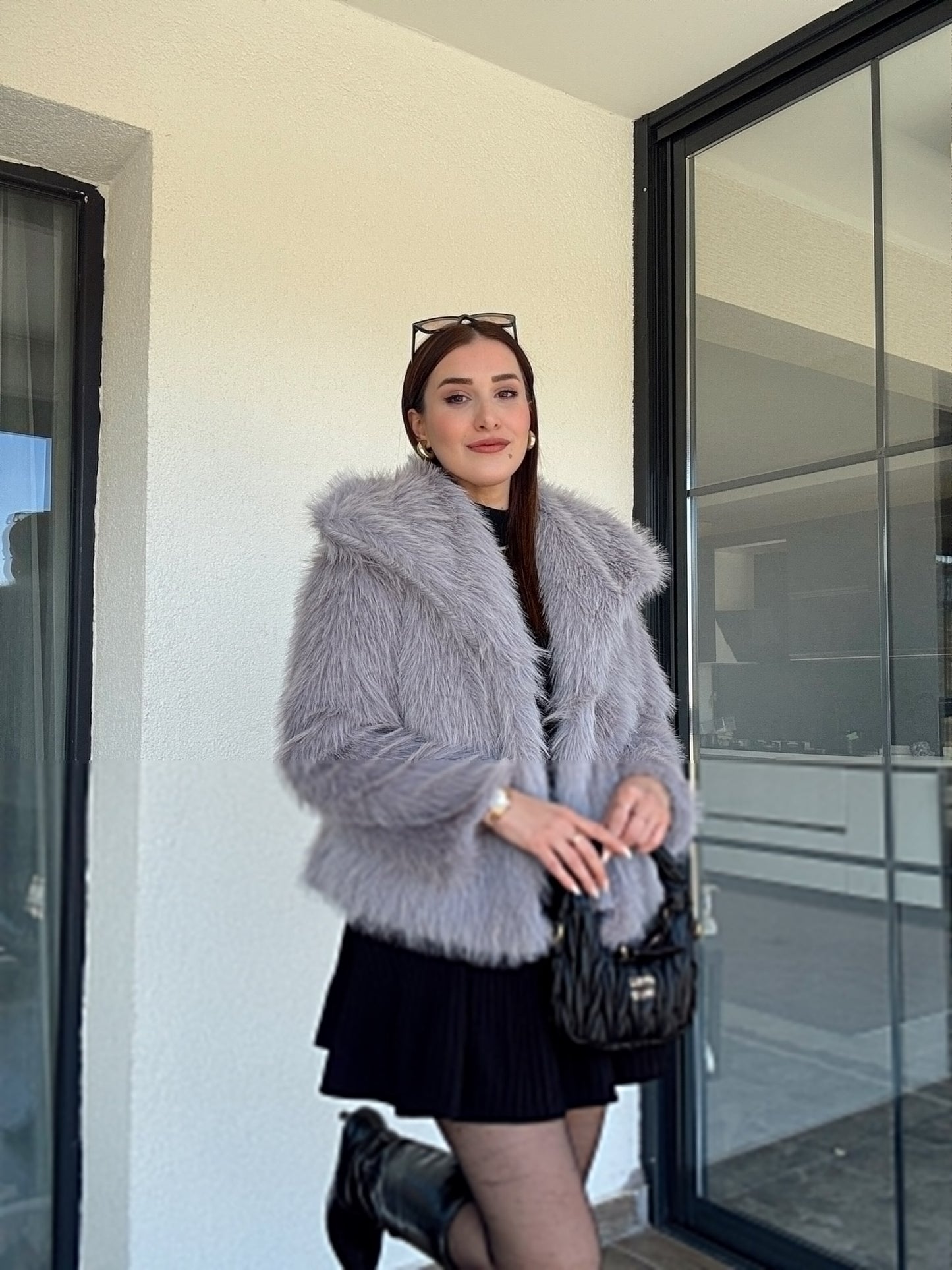 Geniş yaka astarlı kürklü mont-GRİ