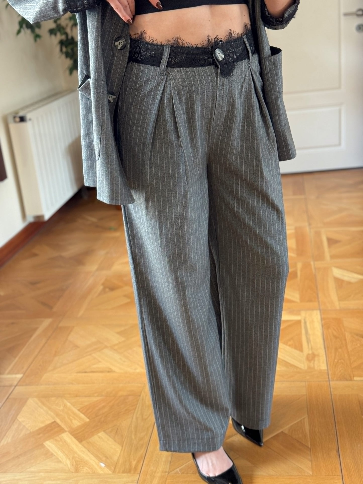 Dantel detaylı çizgili premium takım GRİ