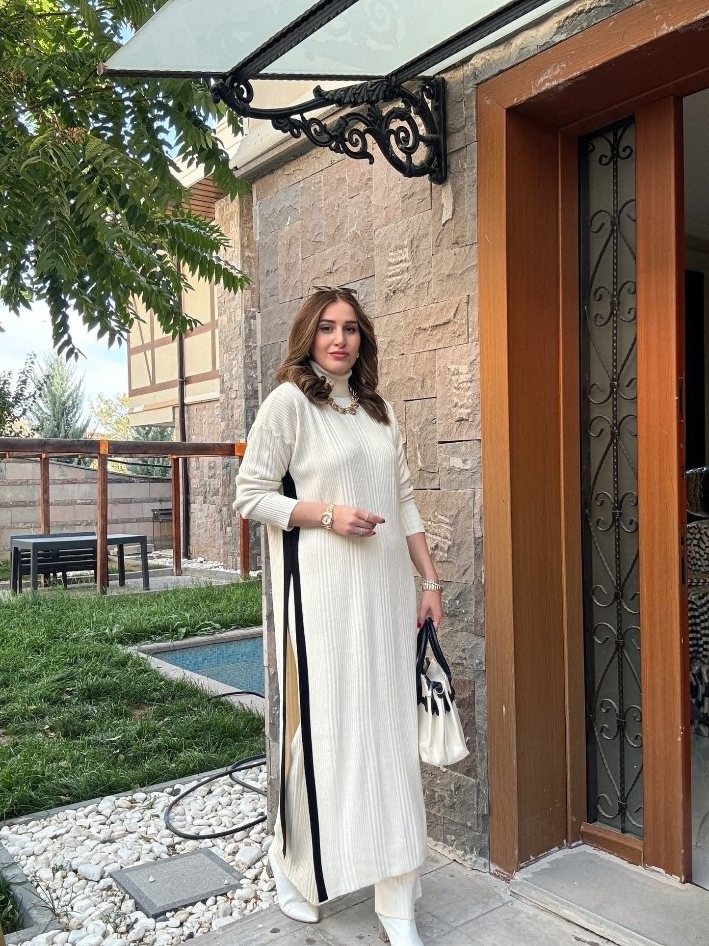 Yırtmaçlı Yan Şeritli Tasarım Model Takım LATTE