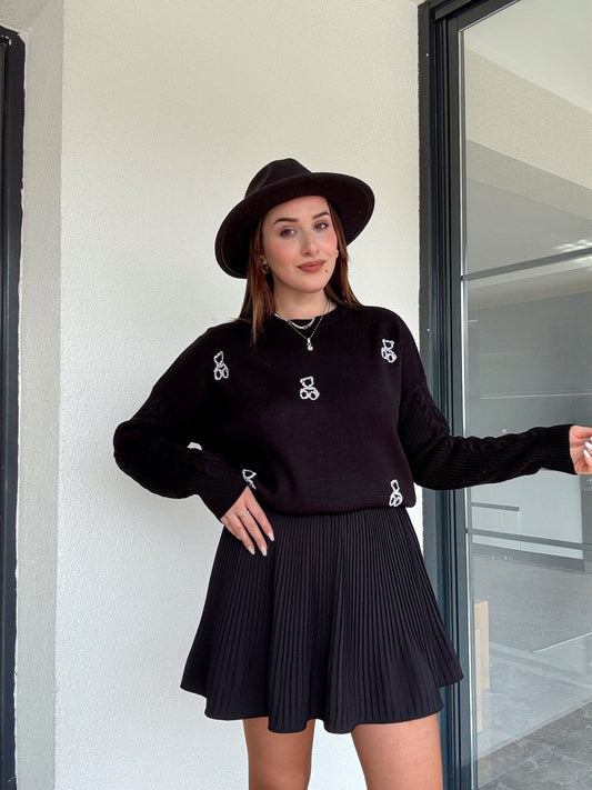 Taş işlemeli ayıcıklı kazak SİYAH