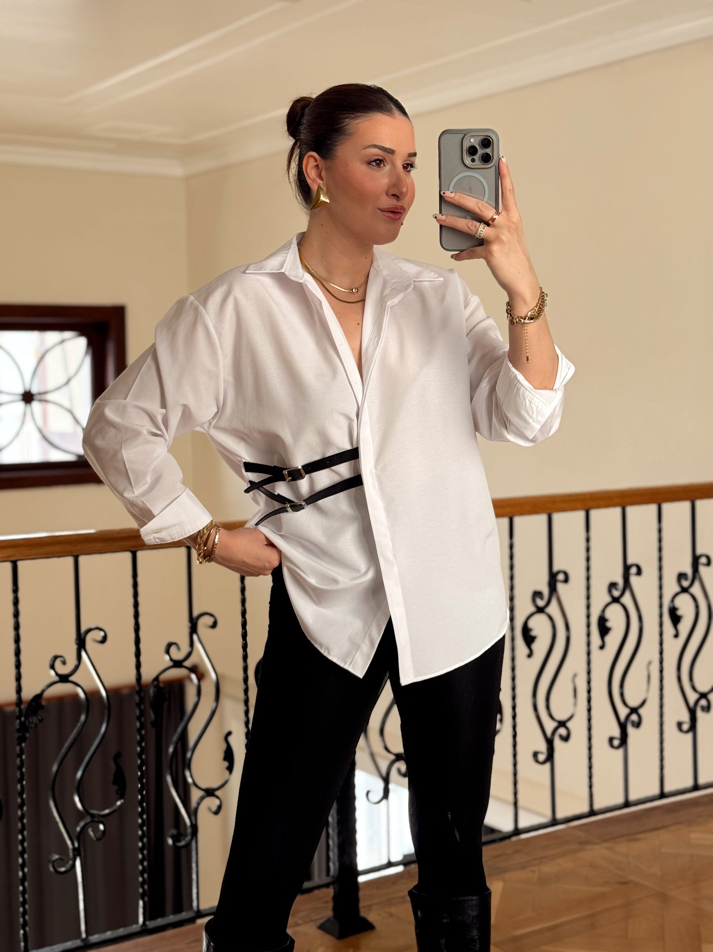 Kemer Detaylı Gömlek-BEYAZ