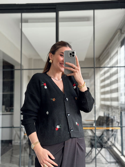 Çiçek işlemeli triko hırka SİYAH