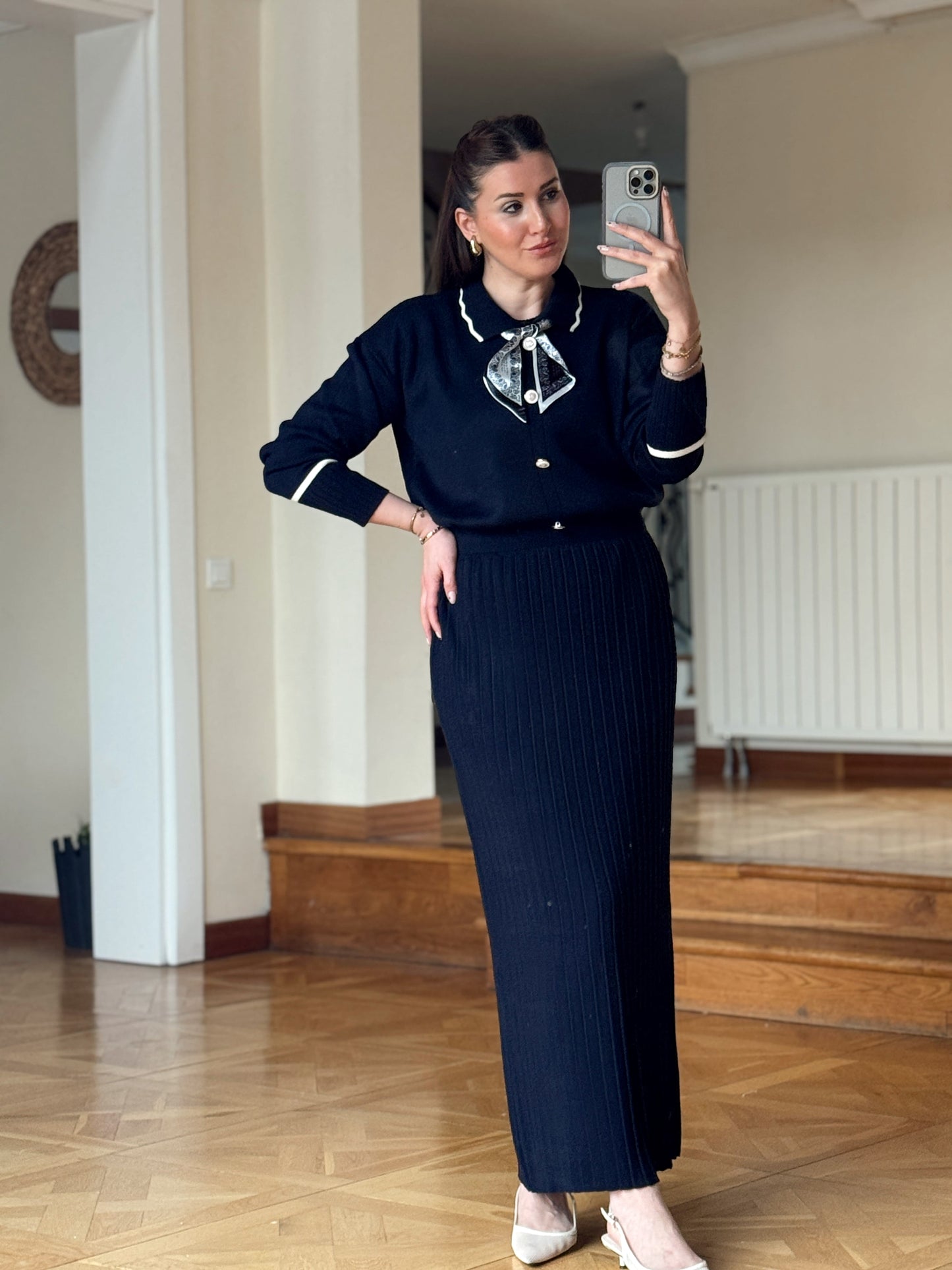 Fular detay aksesuarlı triko takım Lacivert