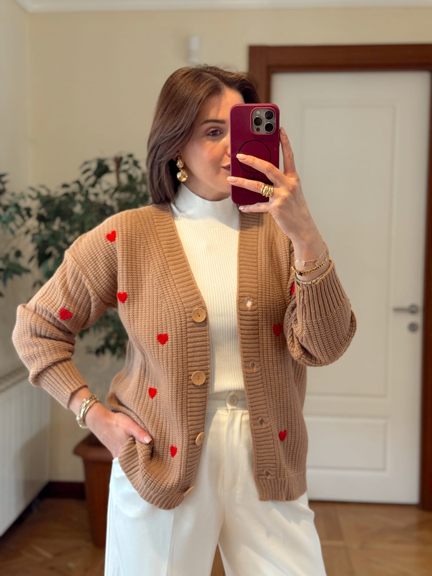 Kalp İşlemeli düğmeli triko hırka Camel-Kırmızı