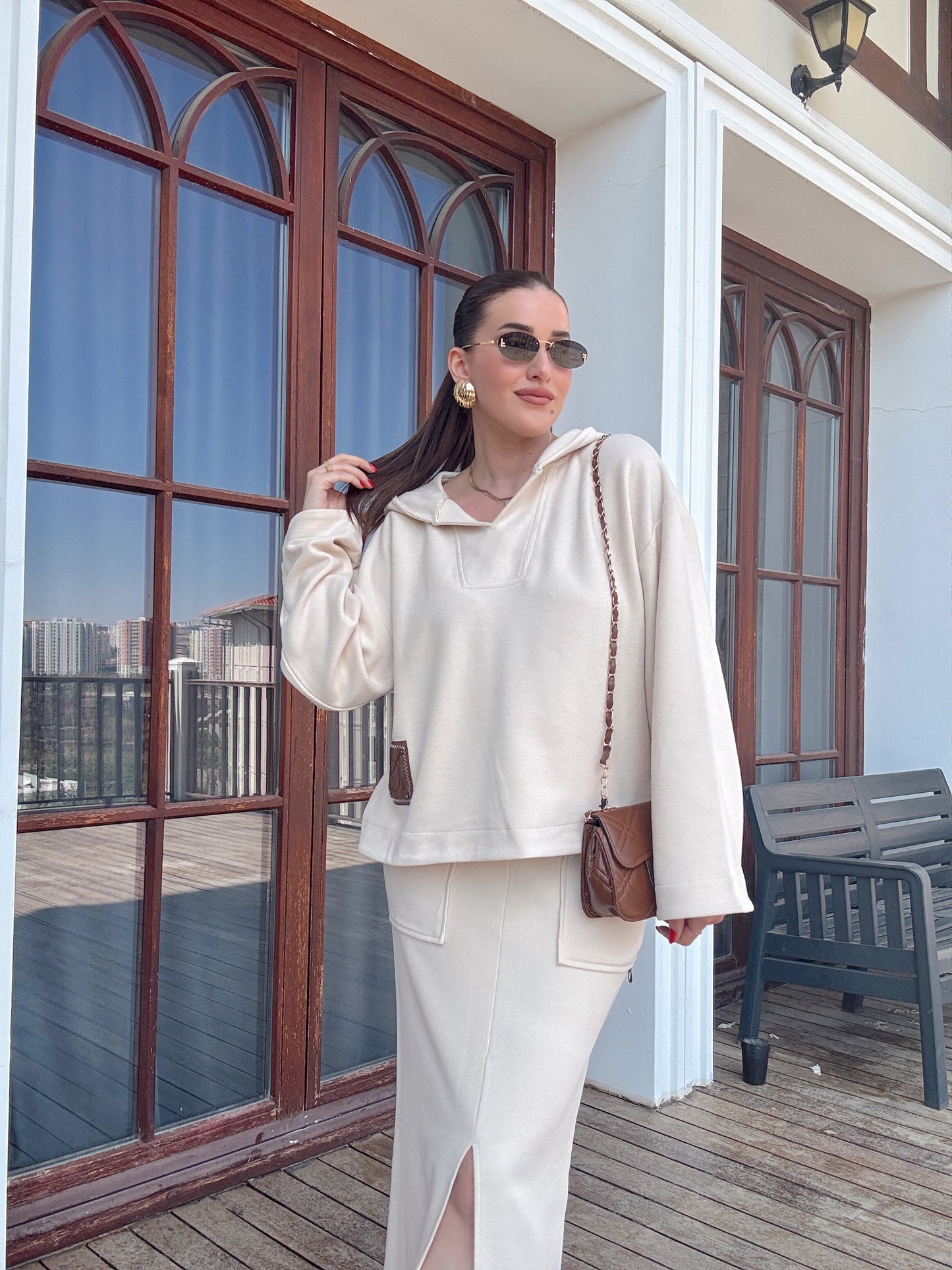 V yaka Kapüşonlu Yırtmaçlı etek takım bej