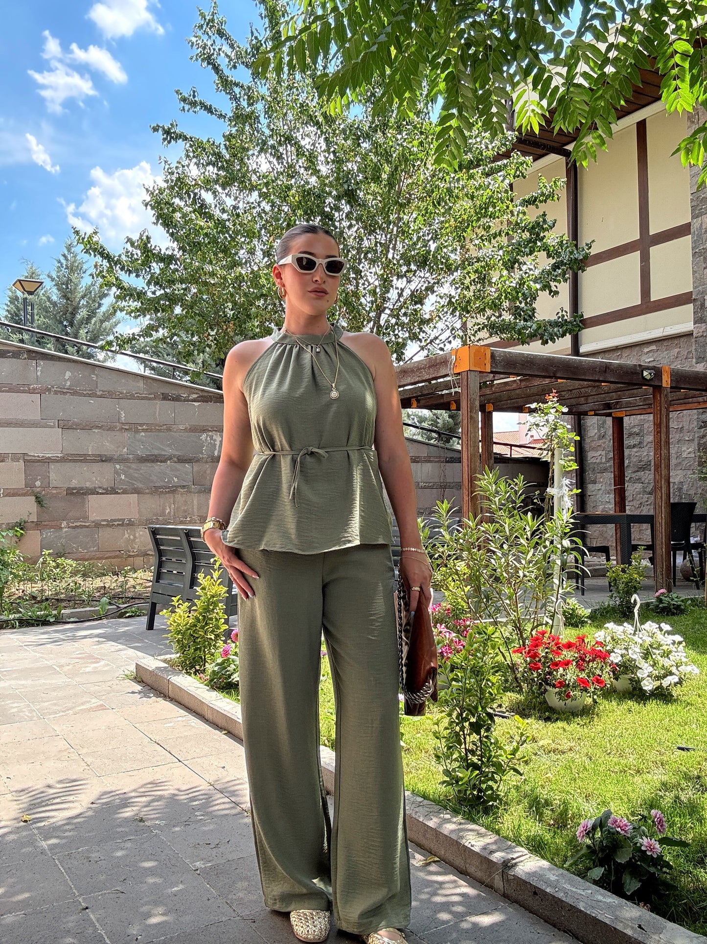 Boyun detaylı keten takım Haki