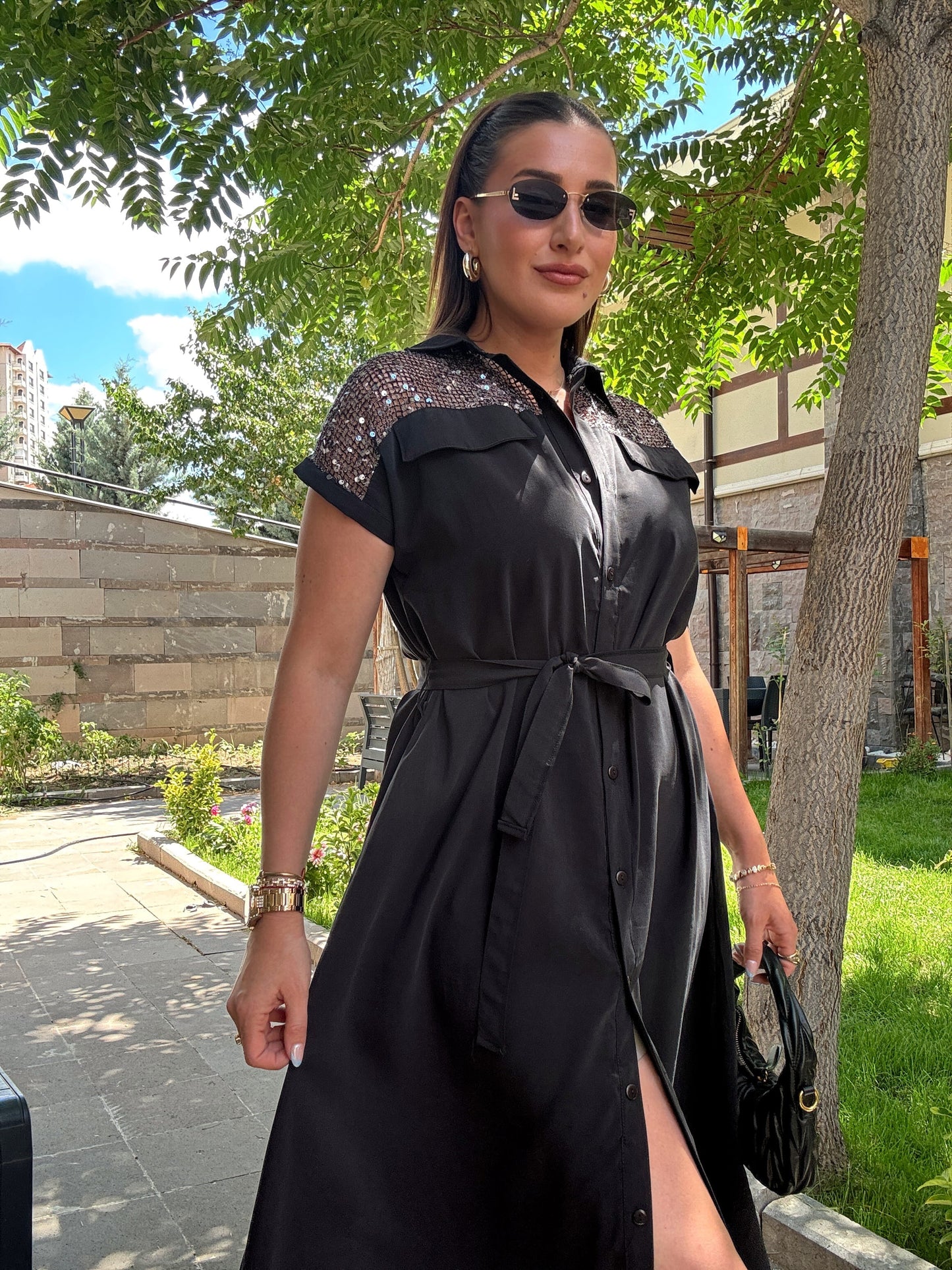 Omuz pul detaylı tensel elbise Siyah