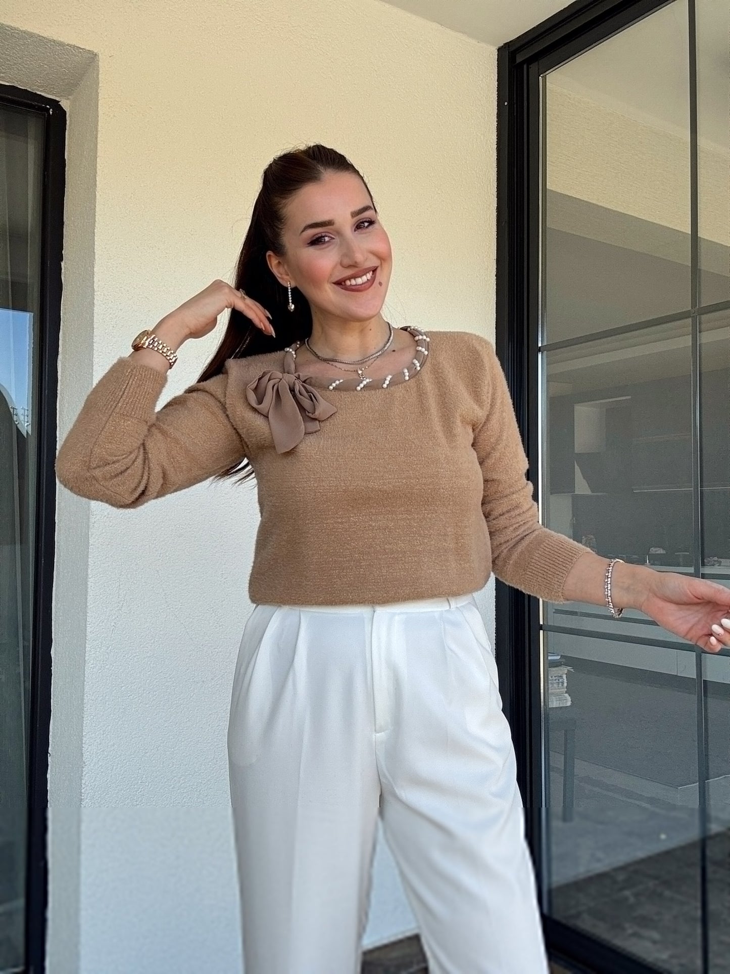 Yaka inci detaylı SİMLİ kazak CAMEL