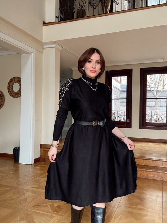 Omuz aksesuarlı tunik elbise-SİYAH