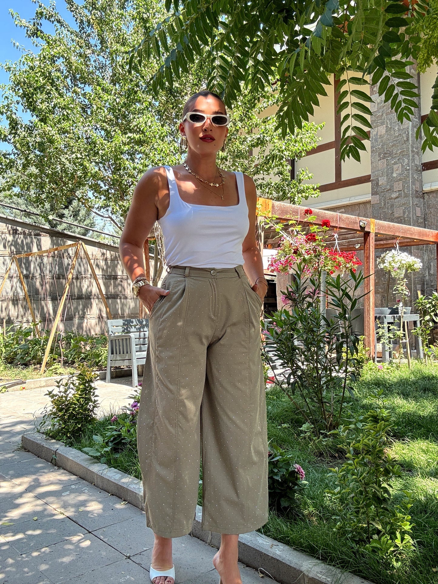 Taşlı arka bel lastikli bilek boy pantolon Haki