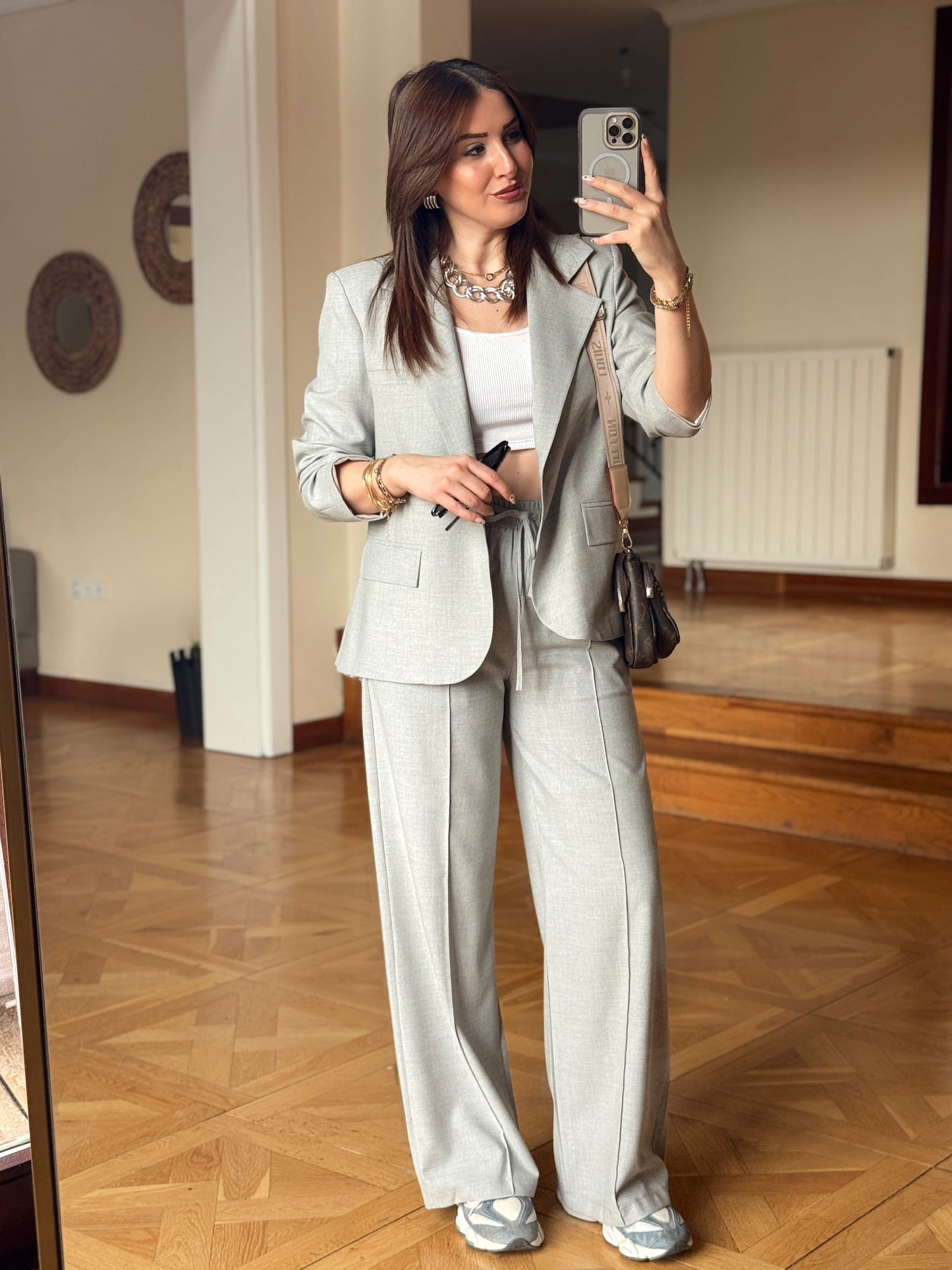 Arkası Düğme Detaylı Çizgili Takım-GRİ