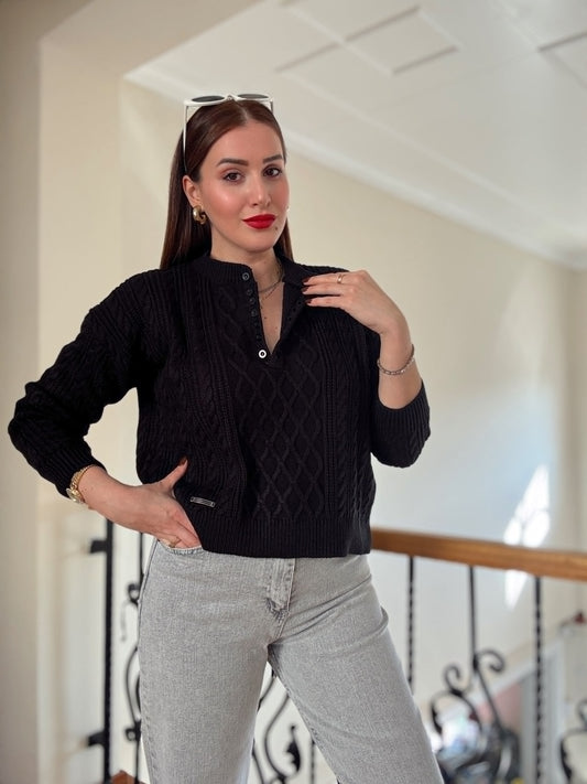 SAÇ ÖRGÜLÜ DÜĞMELİ BLUZ SİYAH