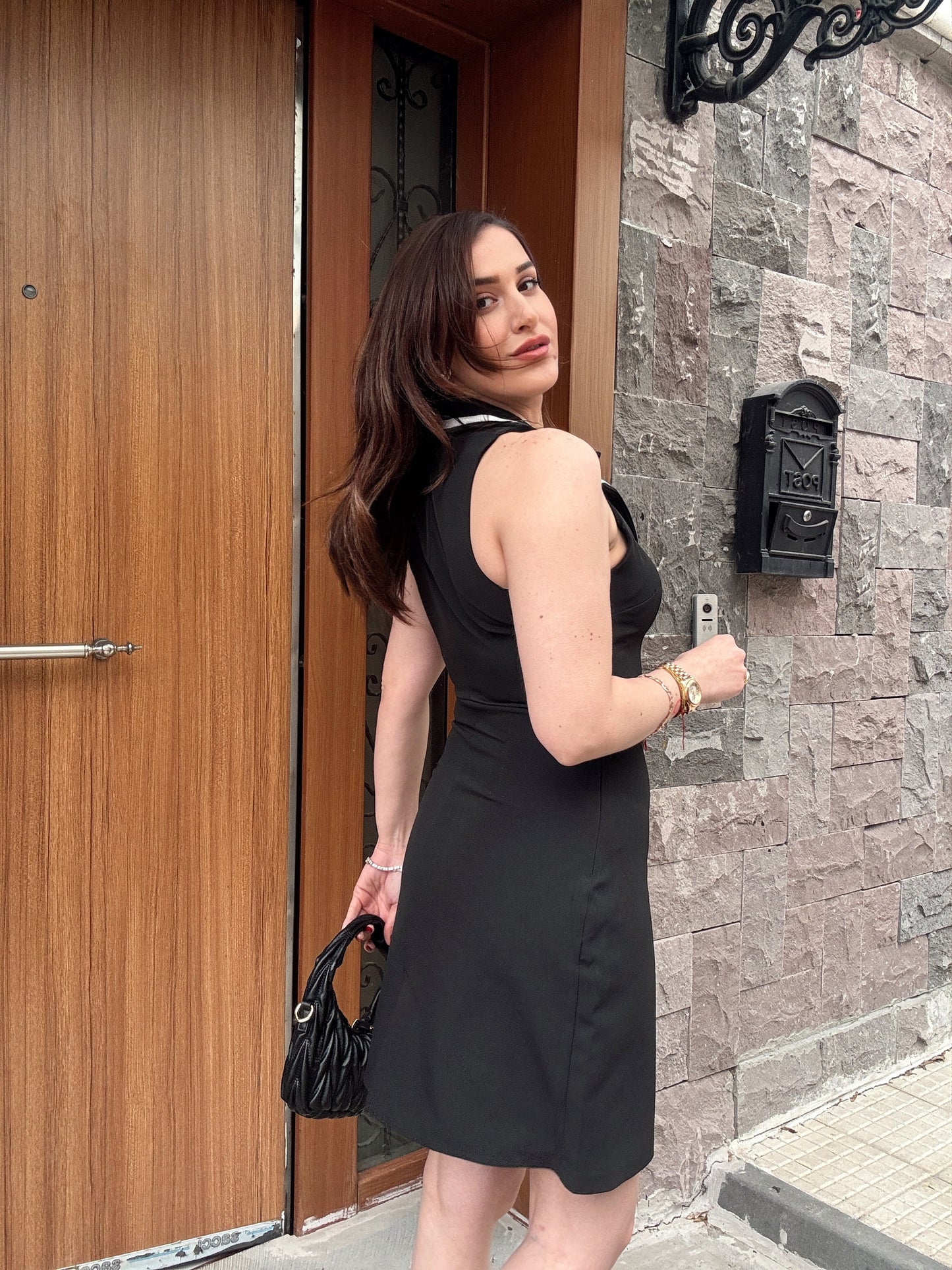 Yakası şeritli mendil yaka elbise SİYAH