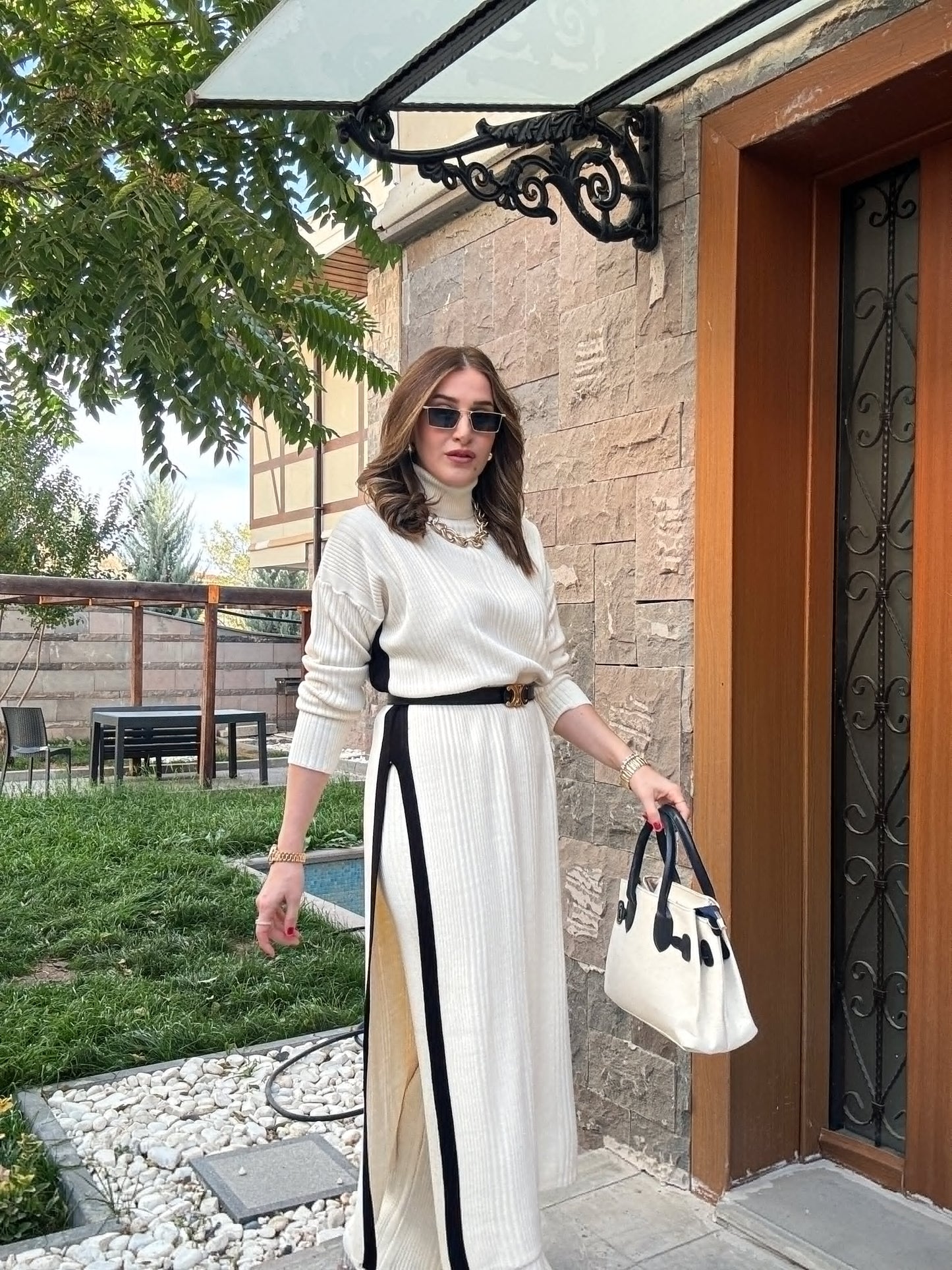 Yırtmaçlı Yan Şeritli Tasarım Model Takım LATTE