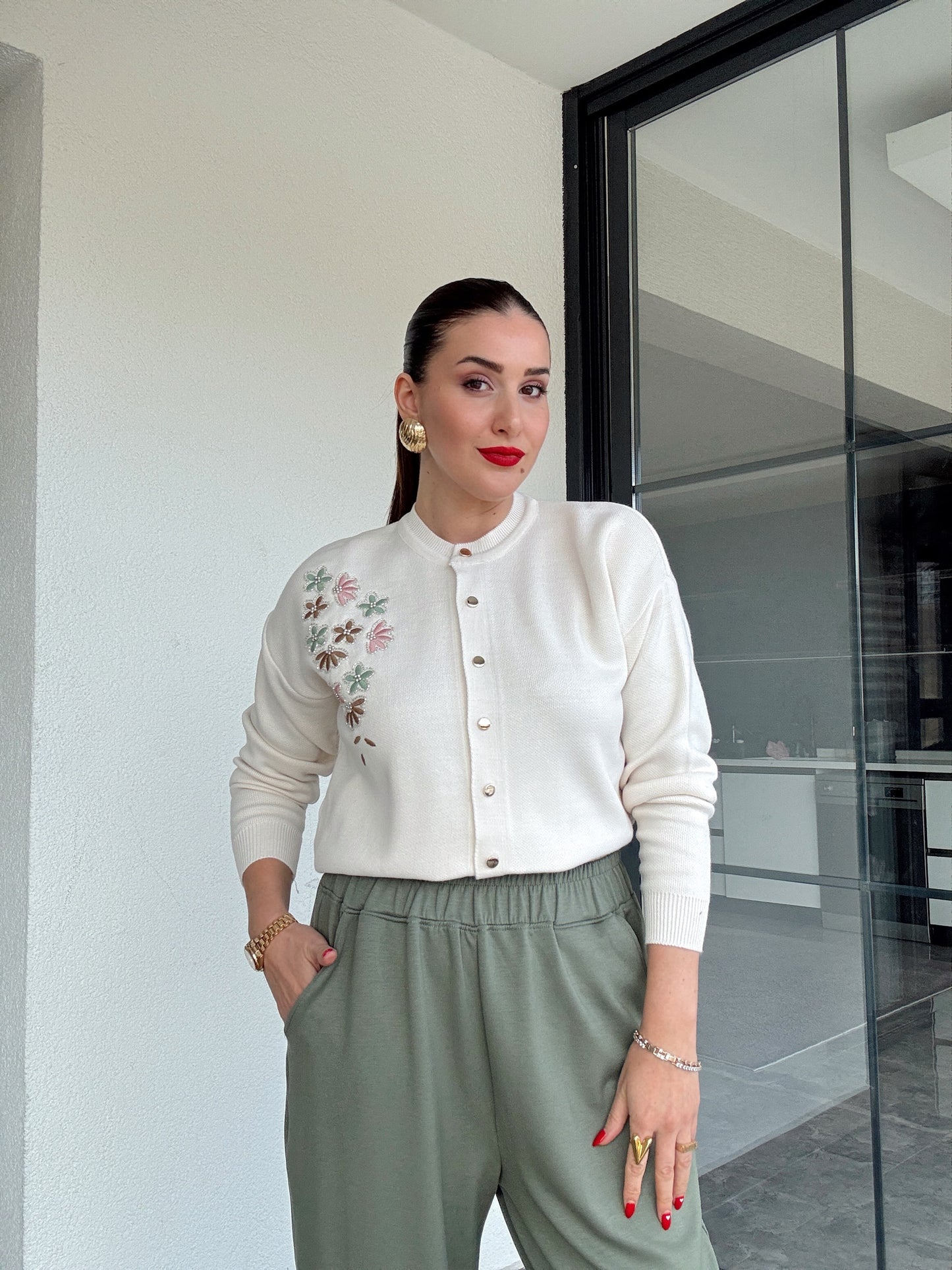 Papatya çiçekli hırka Latte