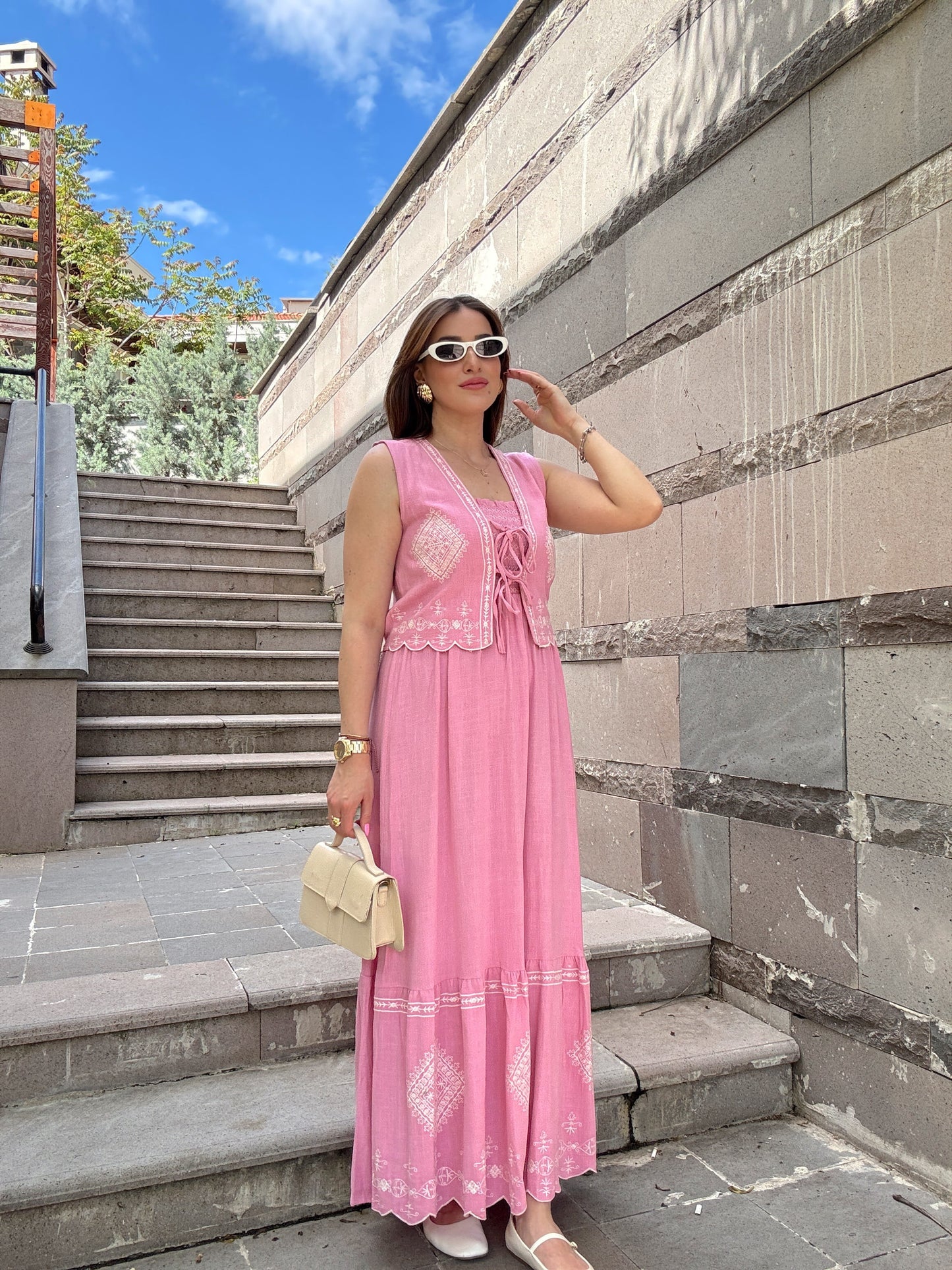 Nakışlı Elbiseli Yelekli Takım Pembe