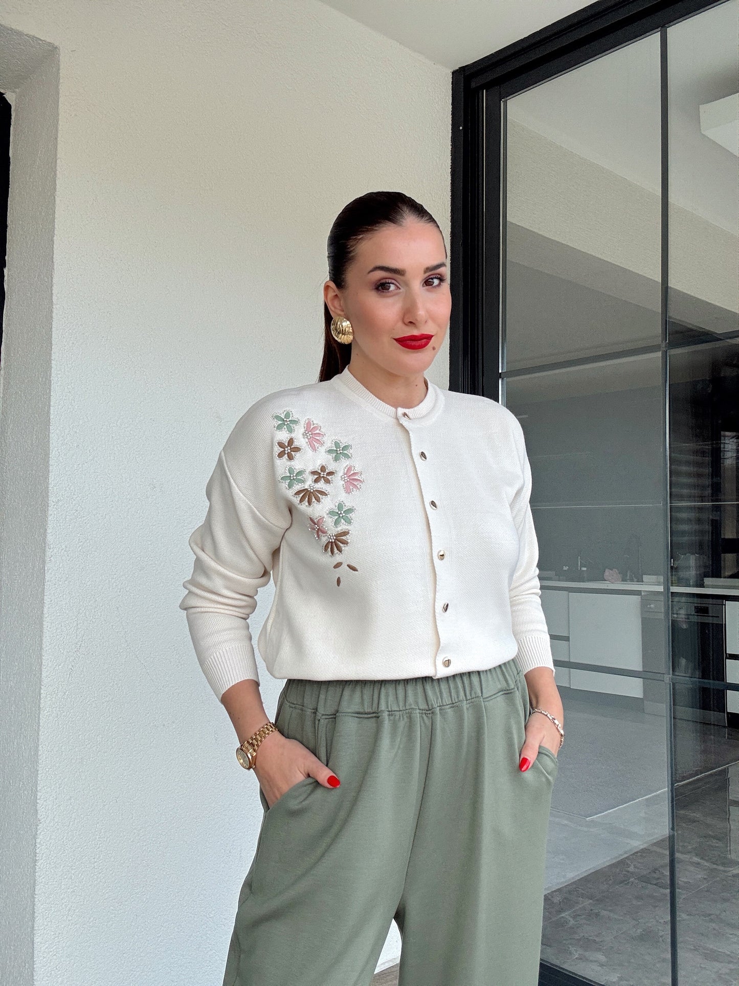 Papatya çiçekli hırka Latte