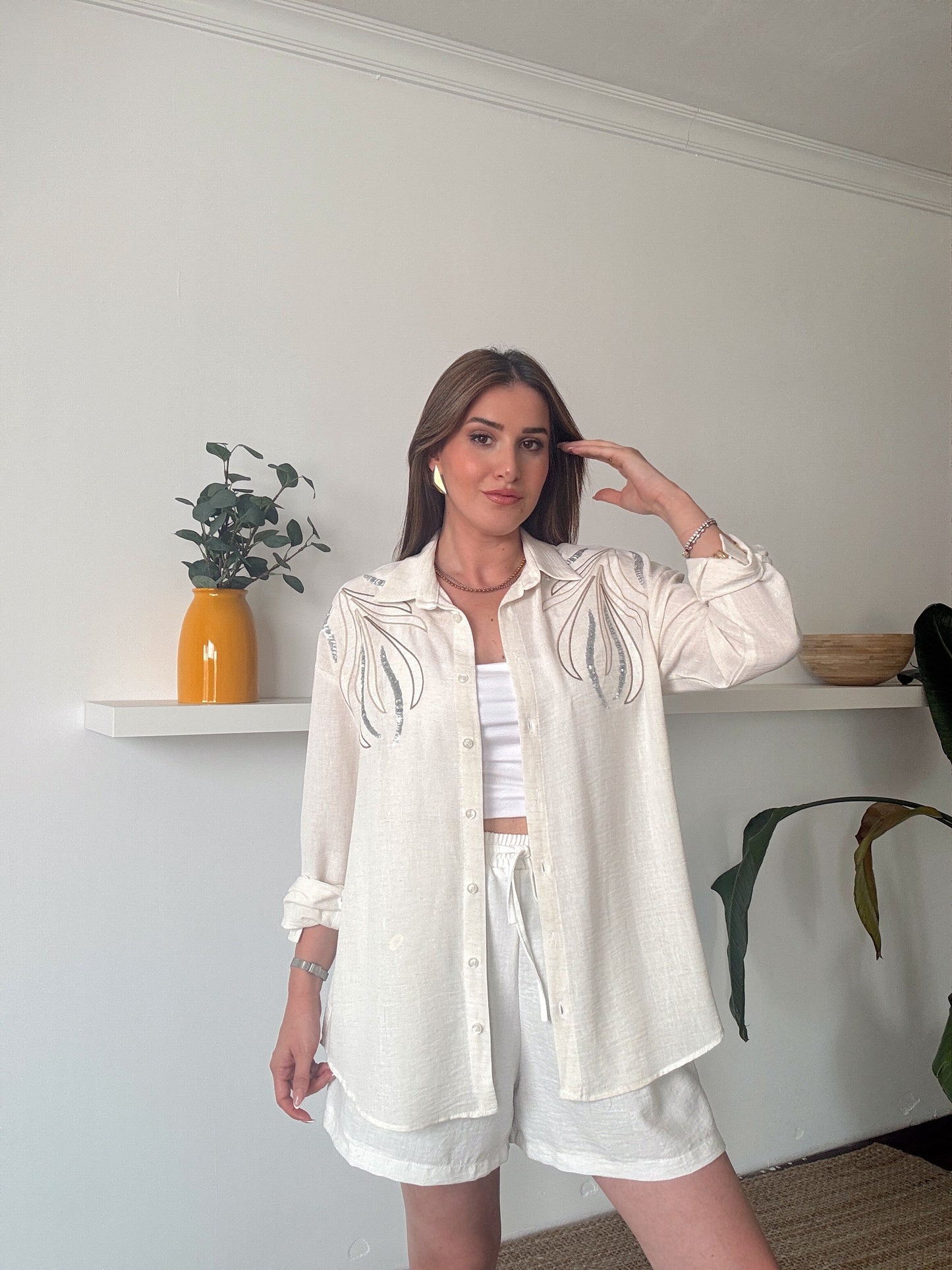 Yaka nakış işlemeli keten gömlek TAŞ