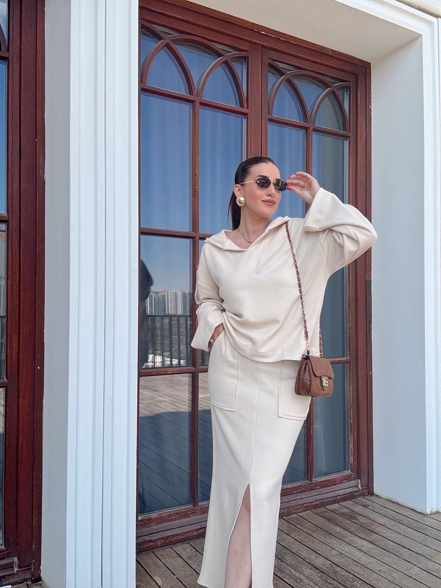 V yaka Kapüşonlu Yırtmaçlı etek takım bej