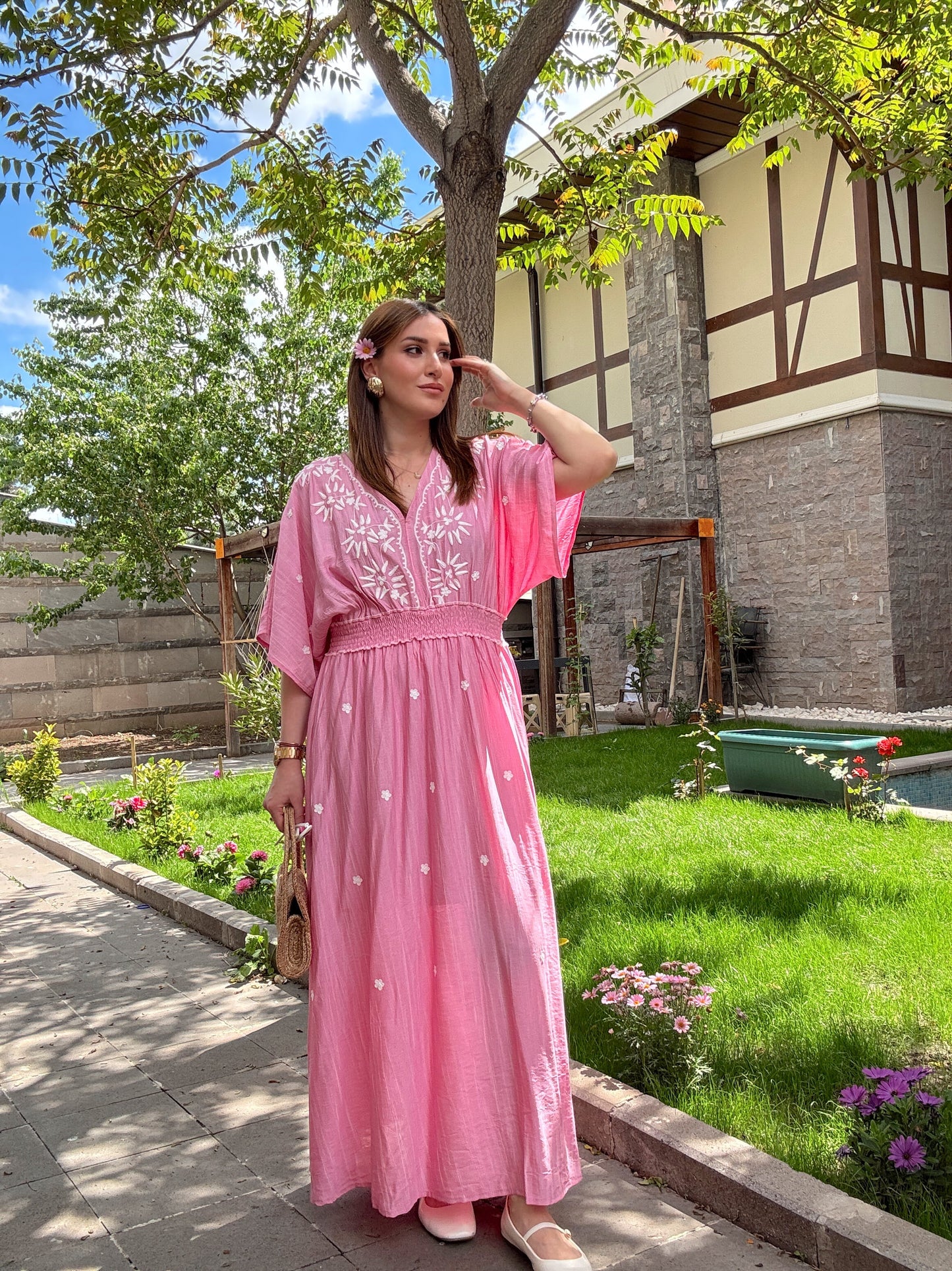 Beli Gipeli yakası Nakışlı Elbise Pembe