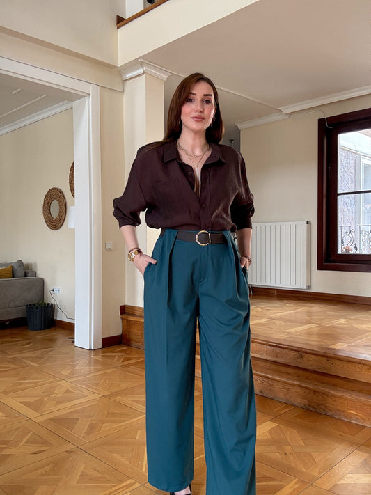 Piliseli detaylı kemerli pantolon Zümrüt