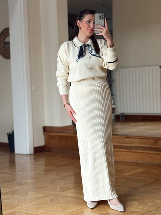 Fular detay aksesuarlı triko takım Bej