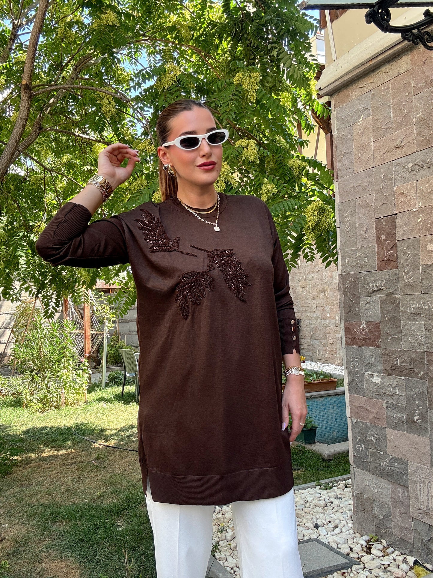 Çiçek taş işlemeli triko kazak Kahve