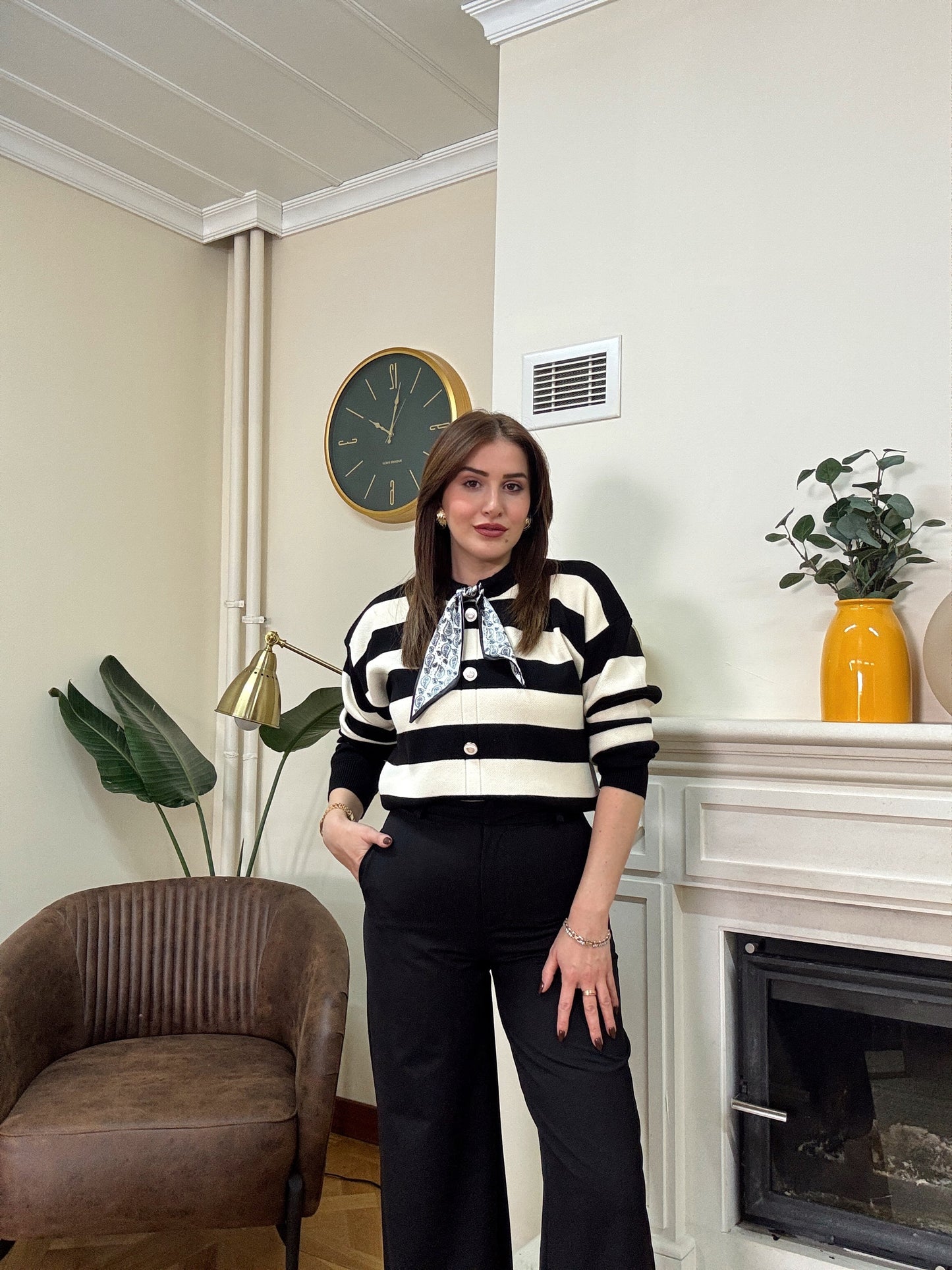 Düğmeli fularlı kazak-SİYAH