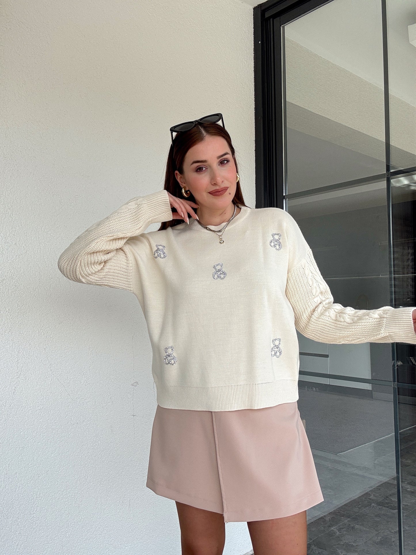 Taş işlemeli ayıcıklı kazak BEJ