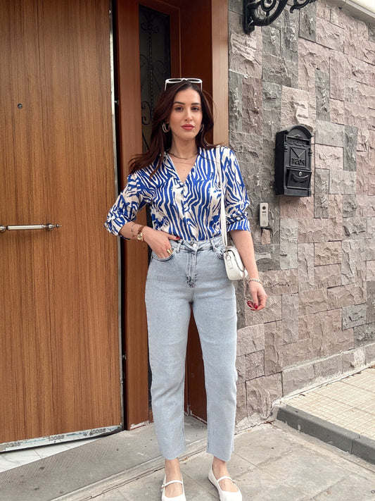 Kesik paça yıkamalı mom fit jean BUZ MAVİ