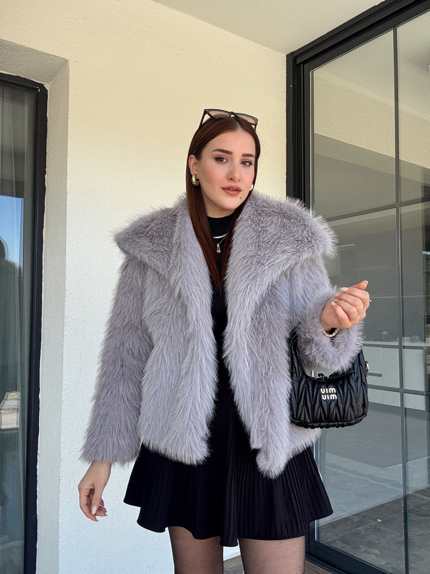 Geniş yaka astarlı kürklü mont-GRİ