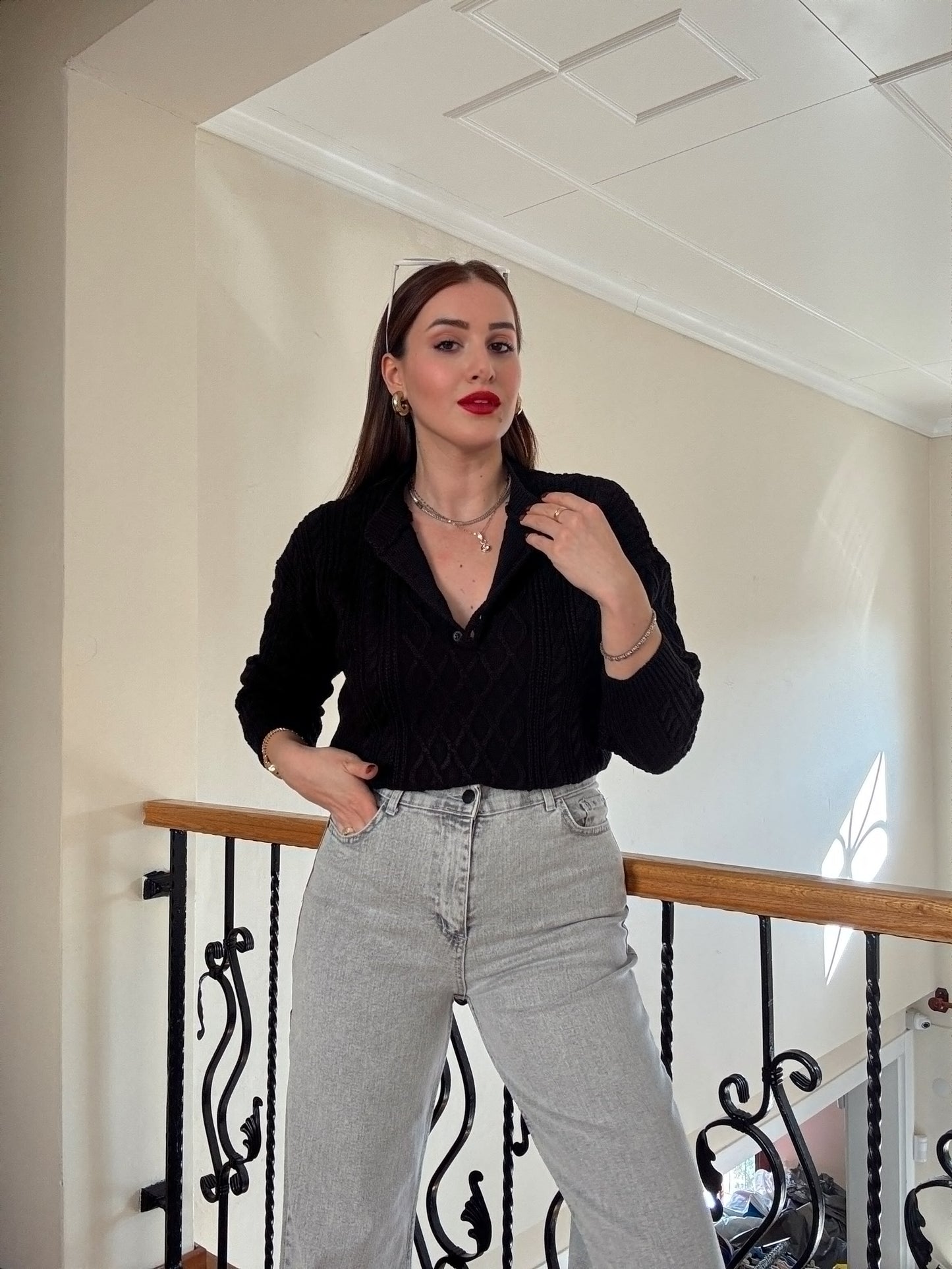 SAÇ ÖRGÜLÜ DÜĞMELİ BLUZ SİYAH