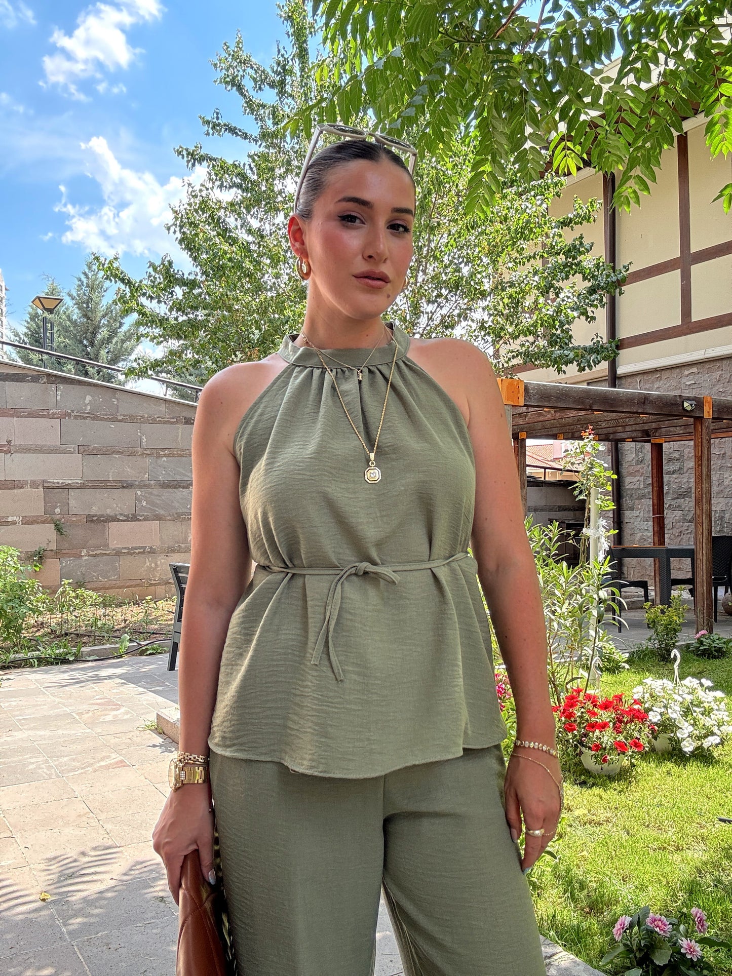 Boyun detaylı keten takım Haki