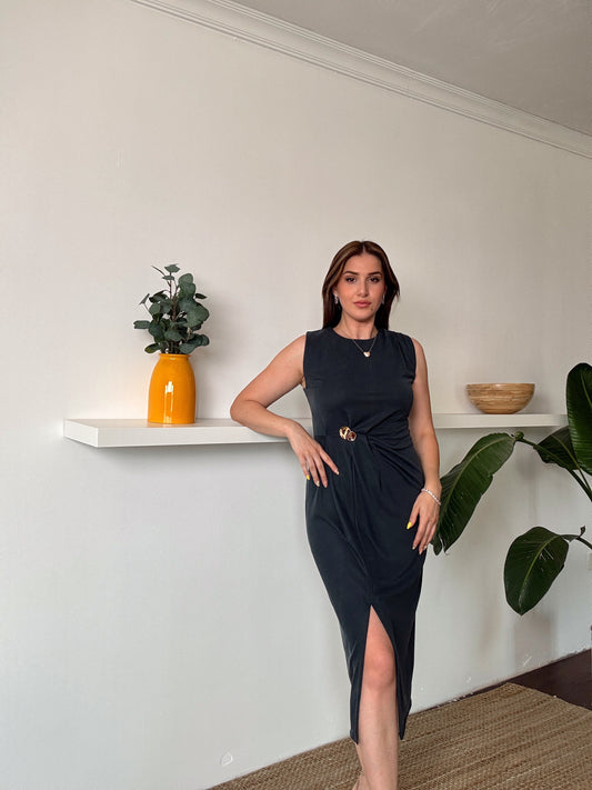 GOLD Toka detaylı ön büzgülü modal elbise FÜME