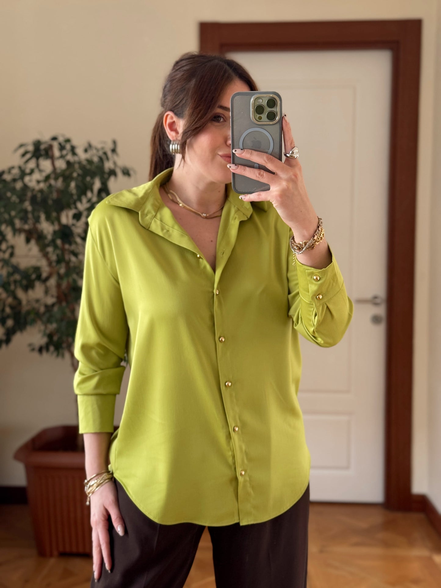 Gold düğme Detaylı Saten Gömlek-YAĞ YEŞİLİ