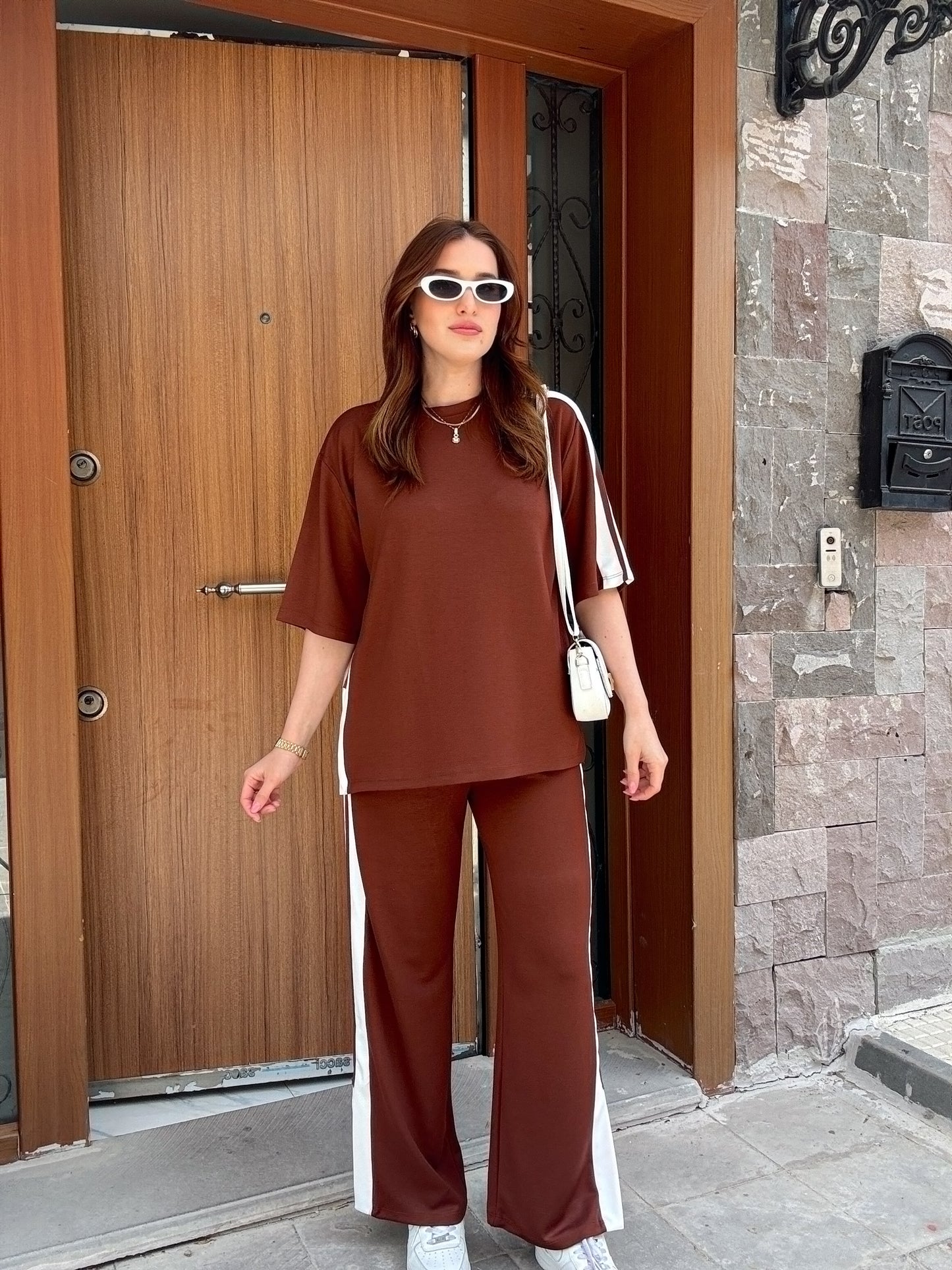 Paça Yırtmaçlı Şeritli Takım Kahve