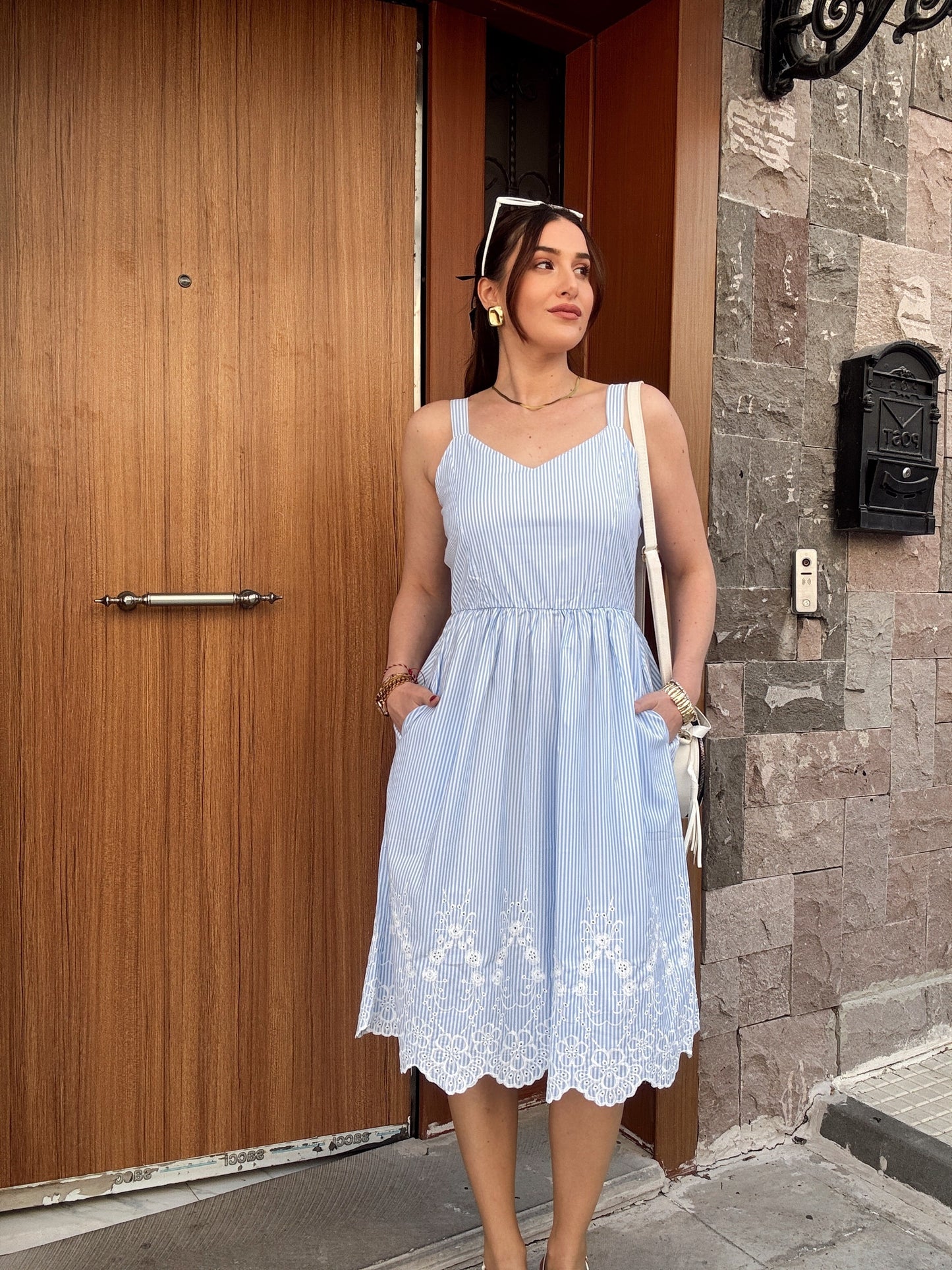 Güpür işleme detaylı çizgili elbise MAVİ