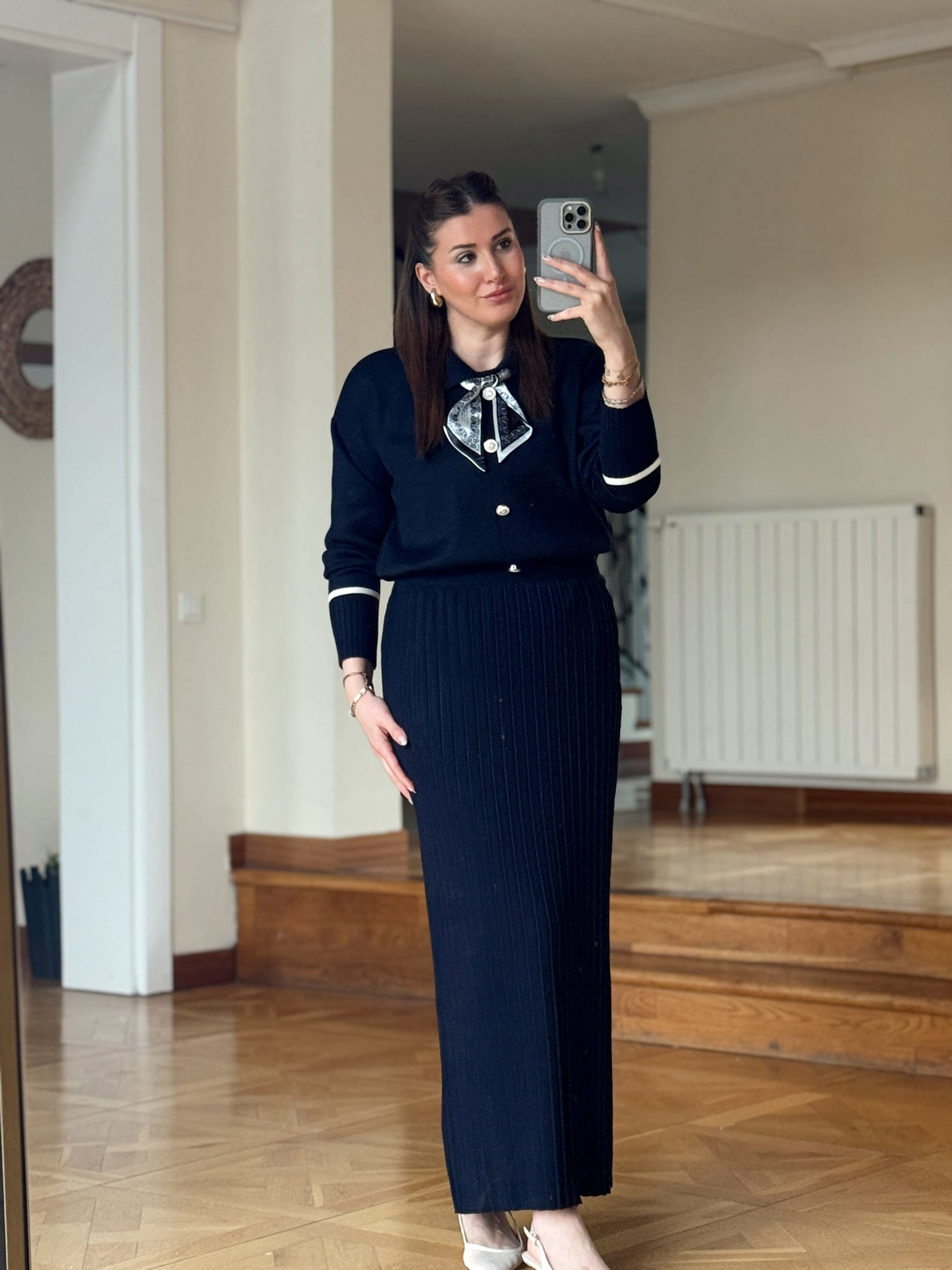 Fular detay aksesuarlı triko takım Lacivert