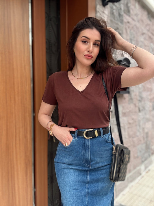 V yaka Modal Kumaş Yırtmaçlı Tişört Kahve