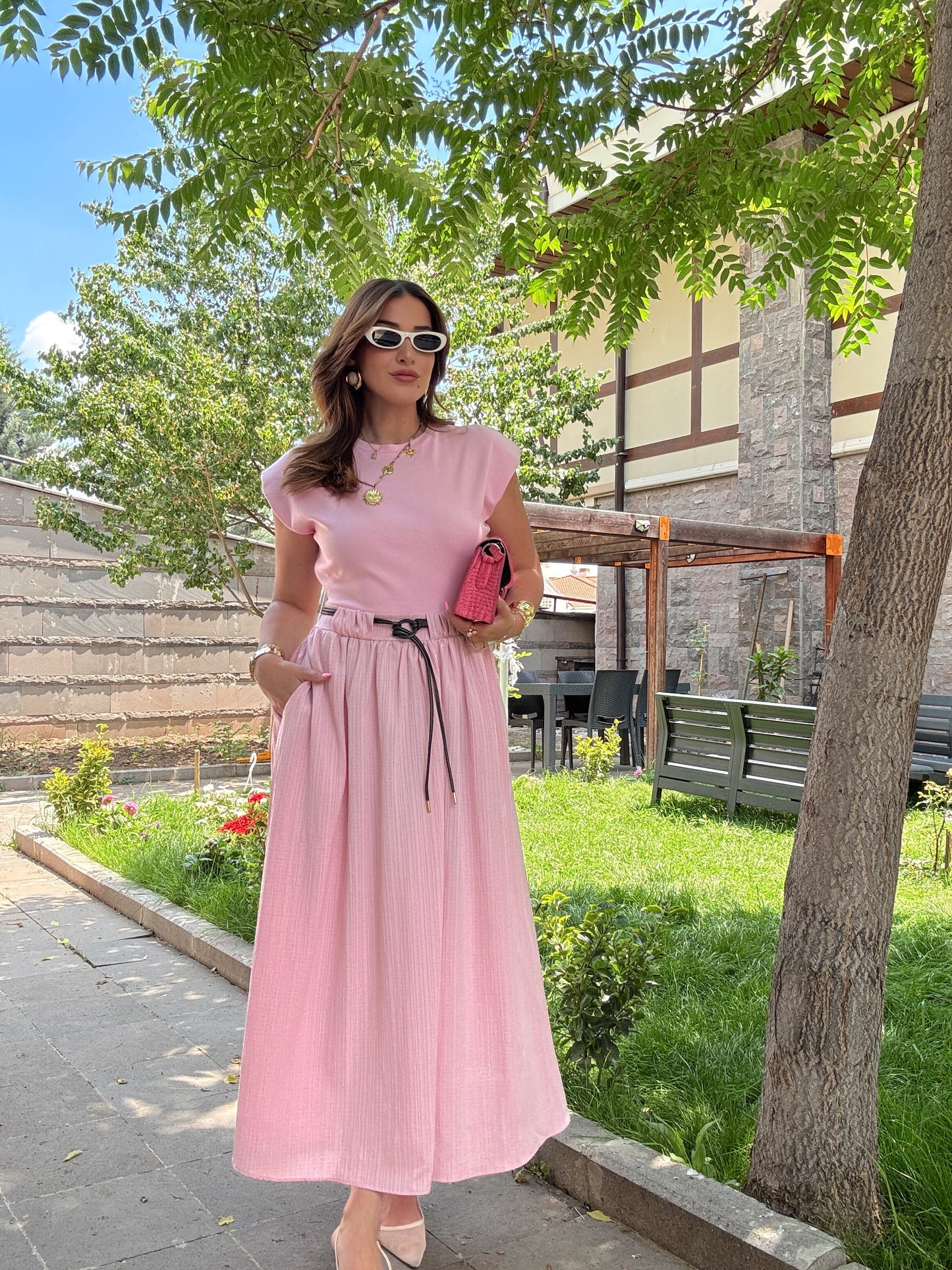 Alt Garnili kemerli elbise Pembe