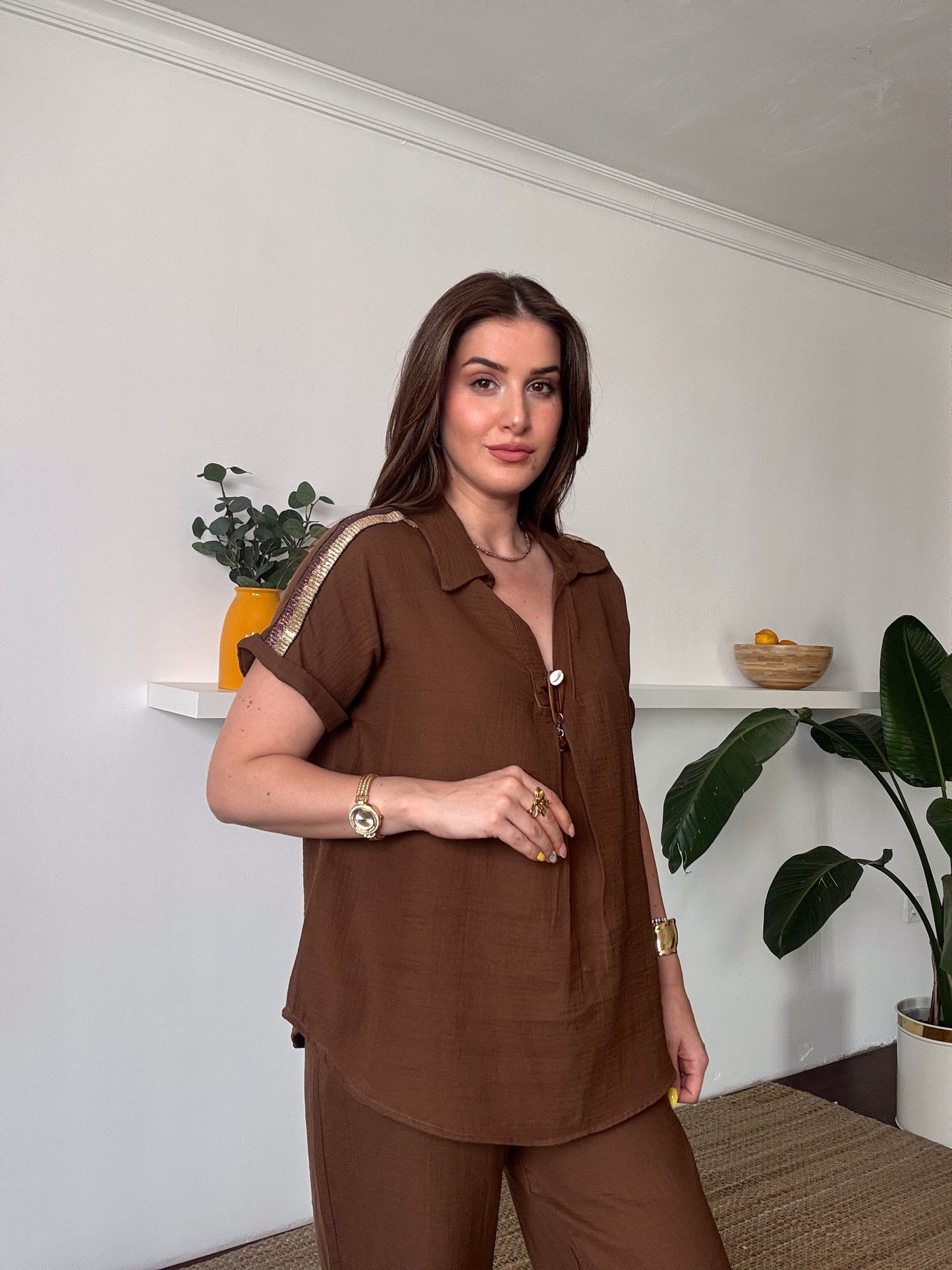 Broşlu Müslin Gömlek Kahve