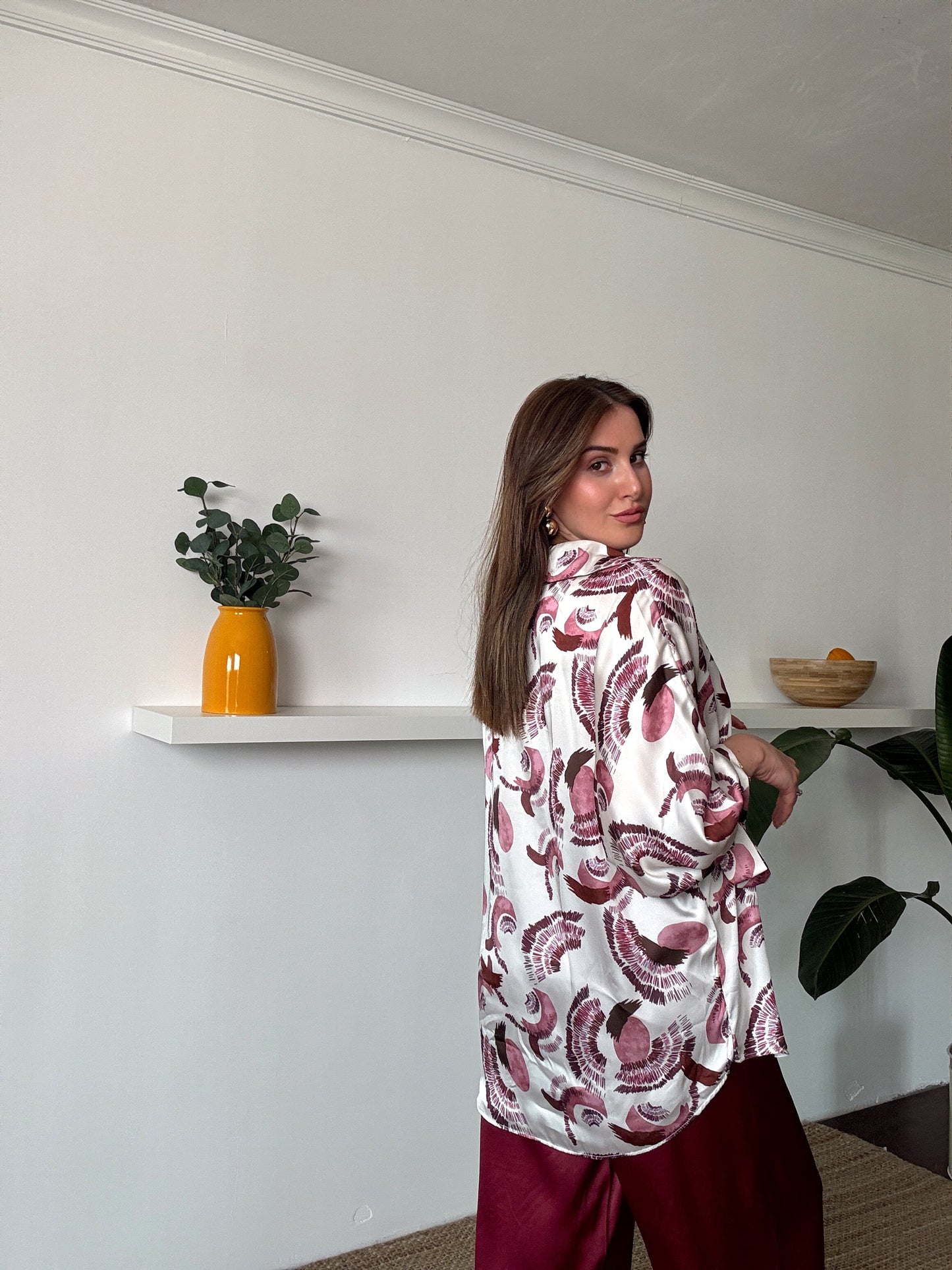 Kol bağlama detaylı saten gömlek BORDO
