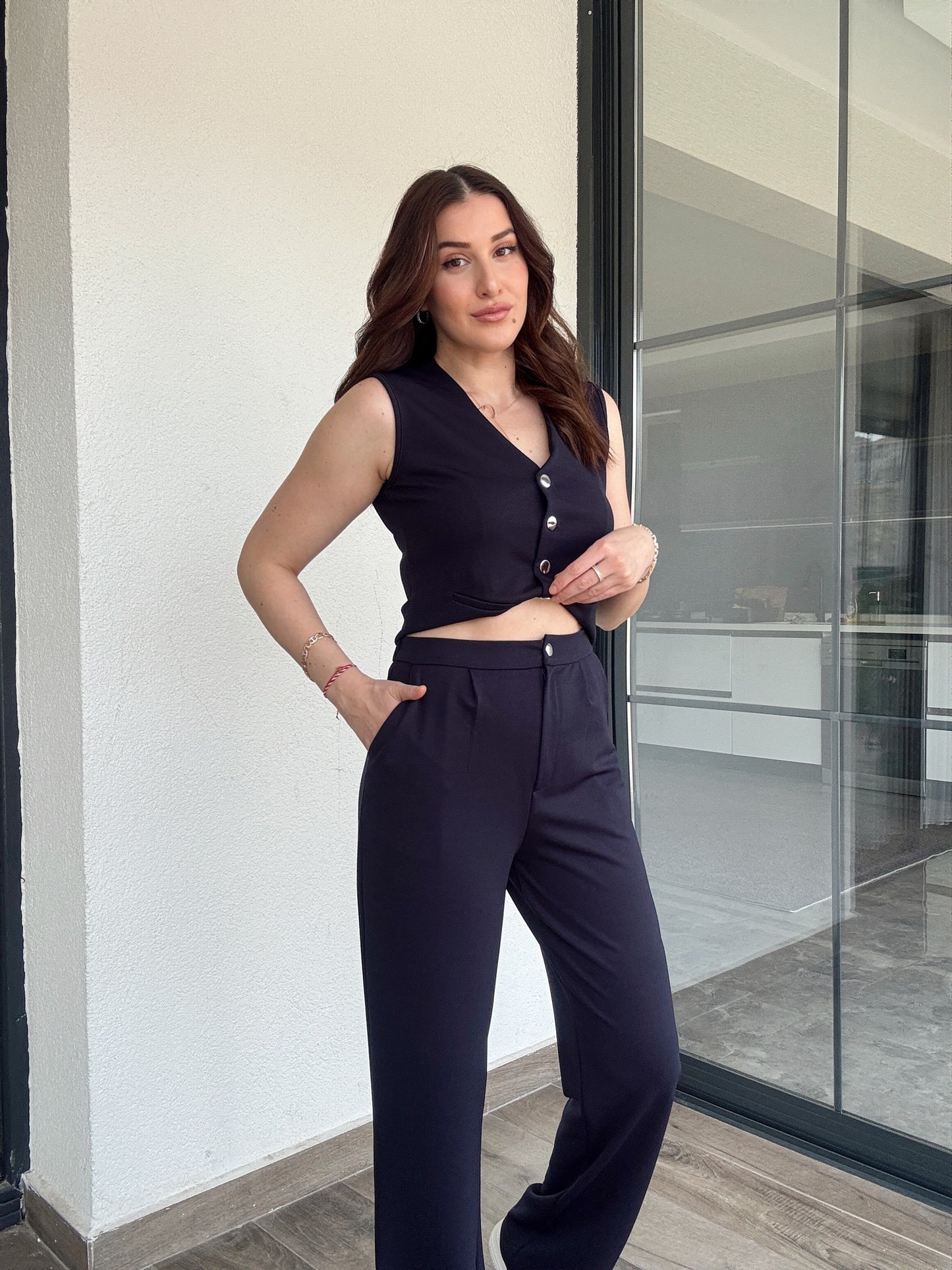 Düz Crep V Yaka Yelekli Takım - LACİVERT