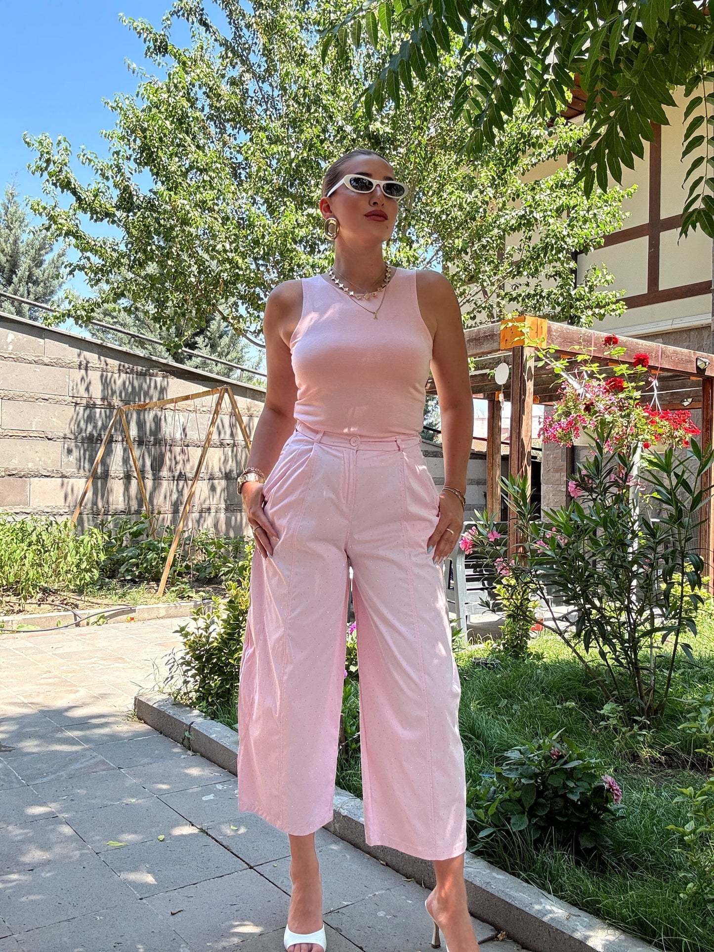 Taşlı arka bel lastikli bilek boy pantolon Pembe